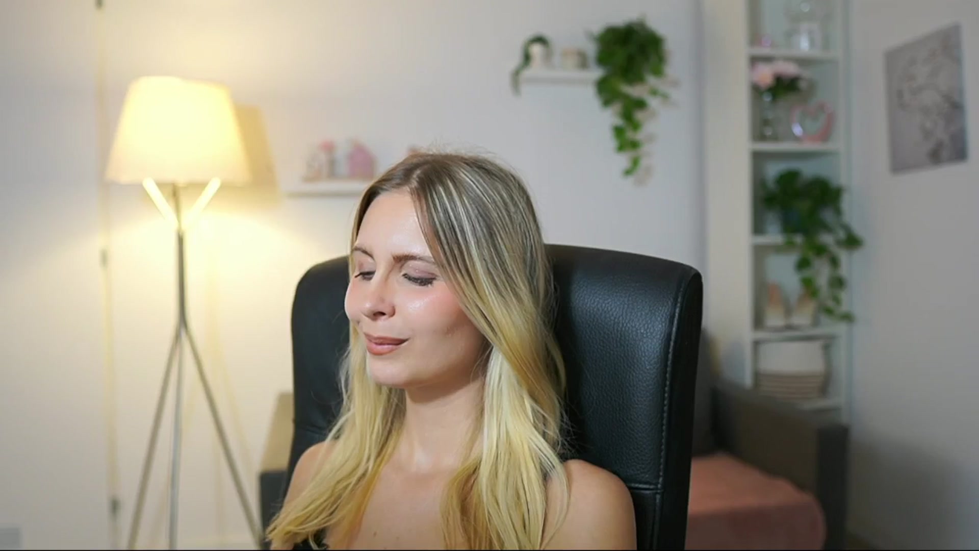 Gallery image thumbnail from Catecrago_'s myfreecams stream on, 08/27/2025, 16:01 image 15 of 20