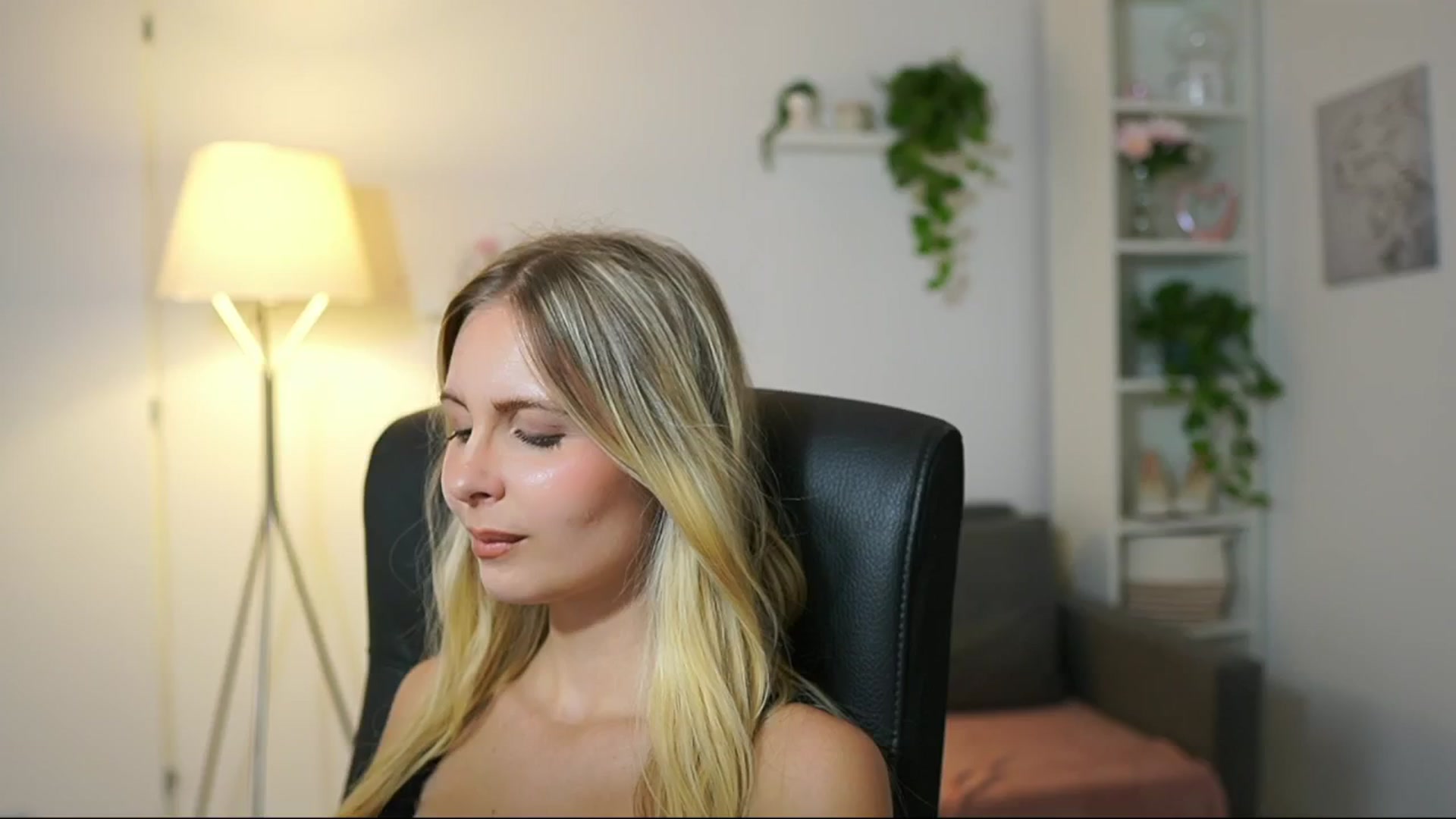 Gallery image thumbnail from Catecrago_'s myfreecams stream on, 08/27/2025, 16:01 image 5 of 20