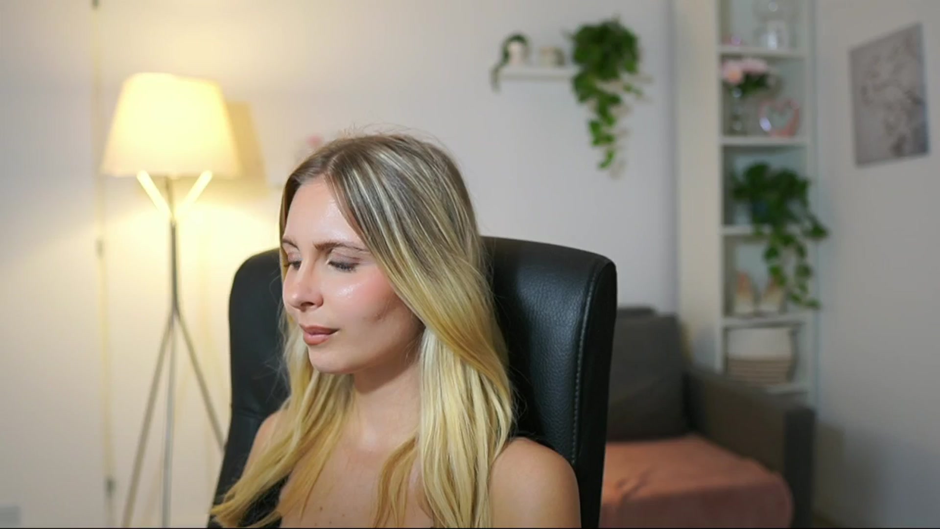 Gallery image thumbnail from Catecrago_'s myfreecams stream on, 08/27/2025, 16:01 image 18 of 20
