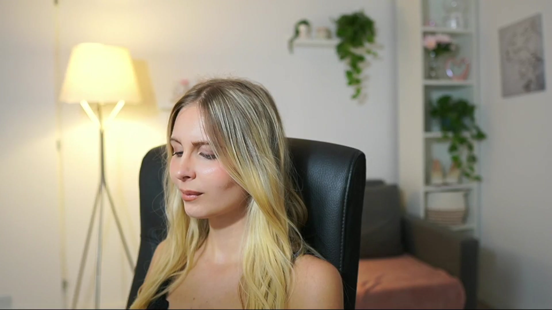 Gallery image thumbnail from Catecrago_'s myfreecams stream on, 08/27/2025, 16:01 image 6 of 20