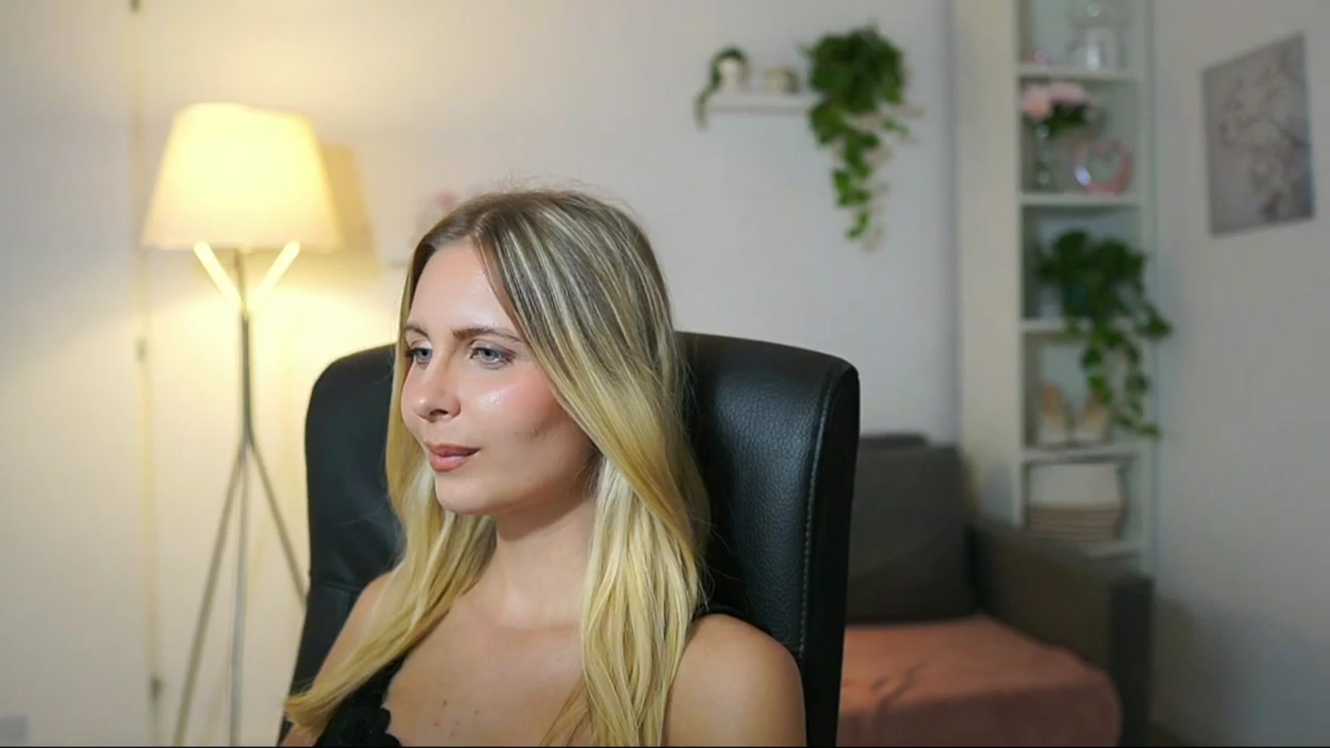Gallery image thumbnail from Catecrago_'s myfreecams stream on, 08/27/2025, 16:01 image 20 of 20