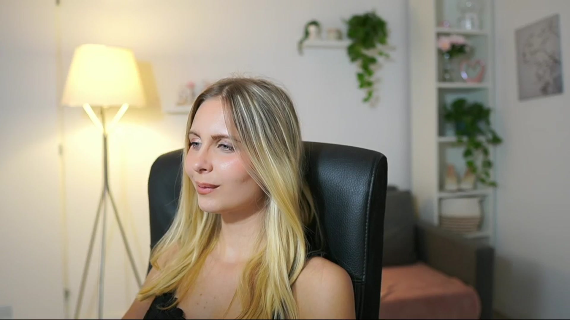 Gallery image thumbnail from Catecrago_'s myfreecams stream on, 08/27/2025, 16:01 image 17 of 20