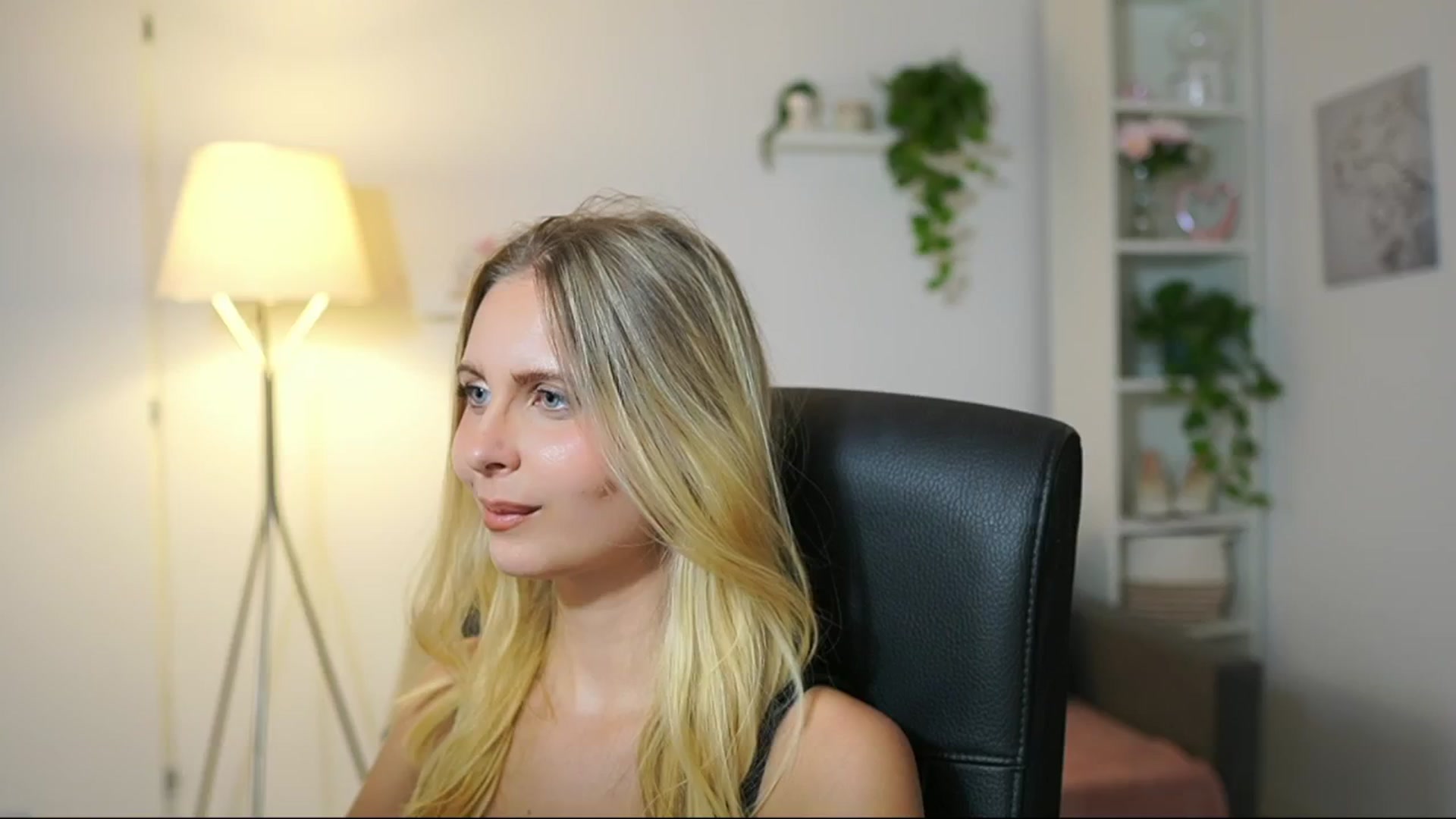 Gallery image thumbnail from Catecrago_'s myfreecams stream on, 08/27/2025, 16:01 image 2 of 20