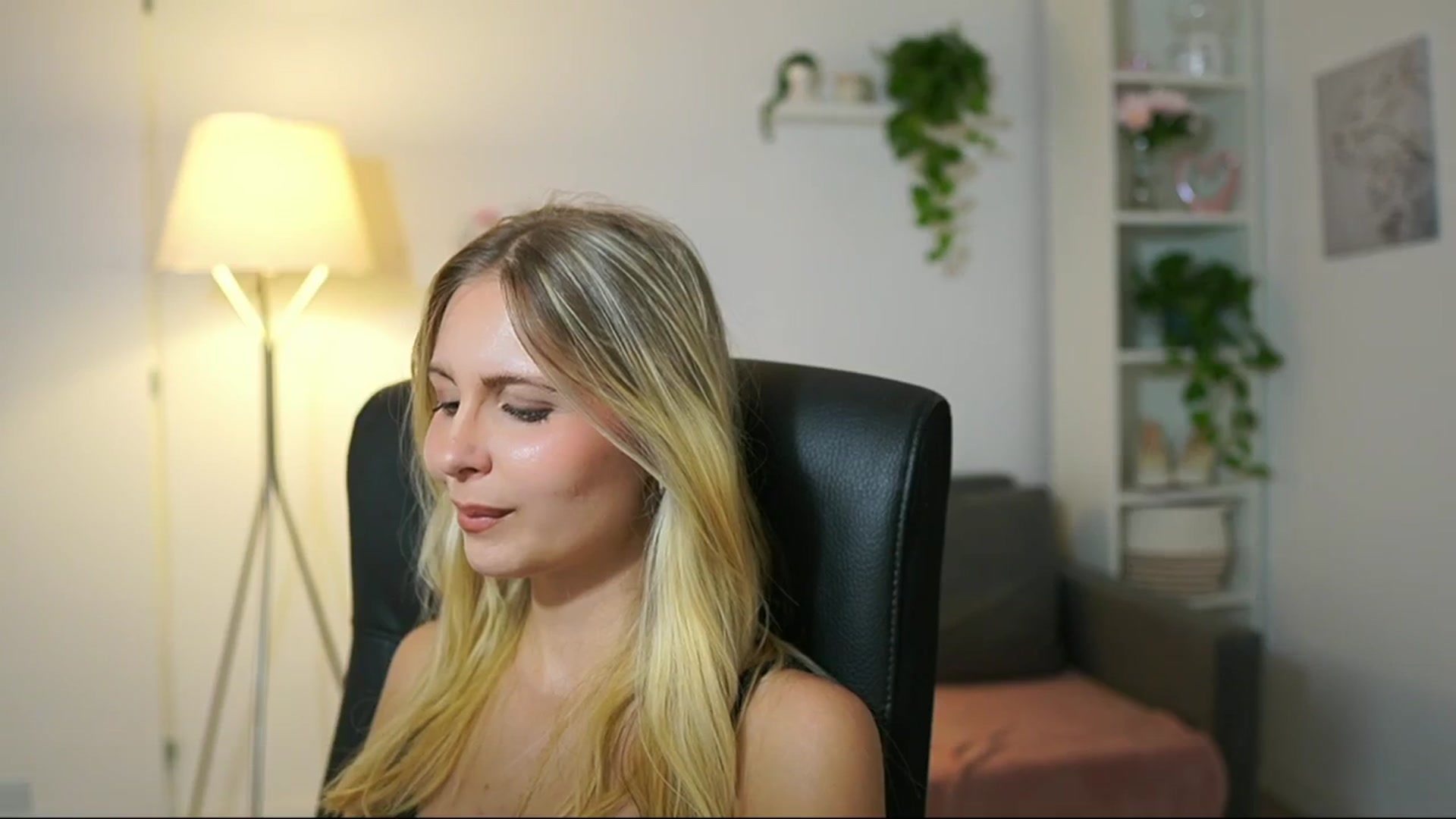 Gallery image thumbnail from Catecrago_'s myfreecams stream on, 08/27/2025, 16:01 image 8 of 20