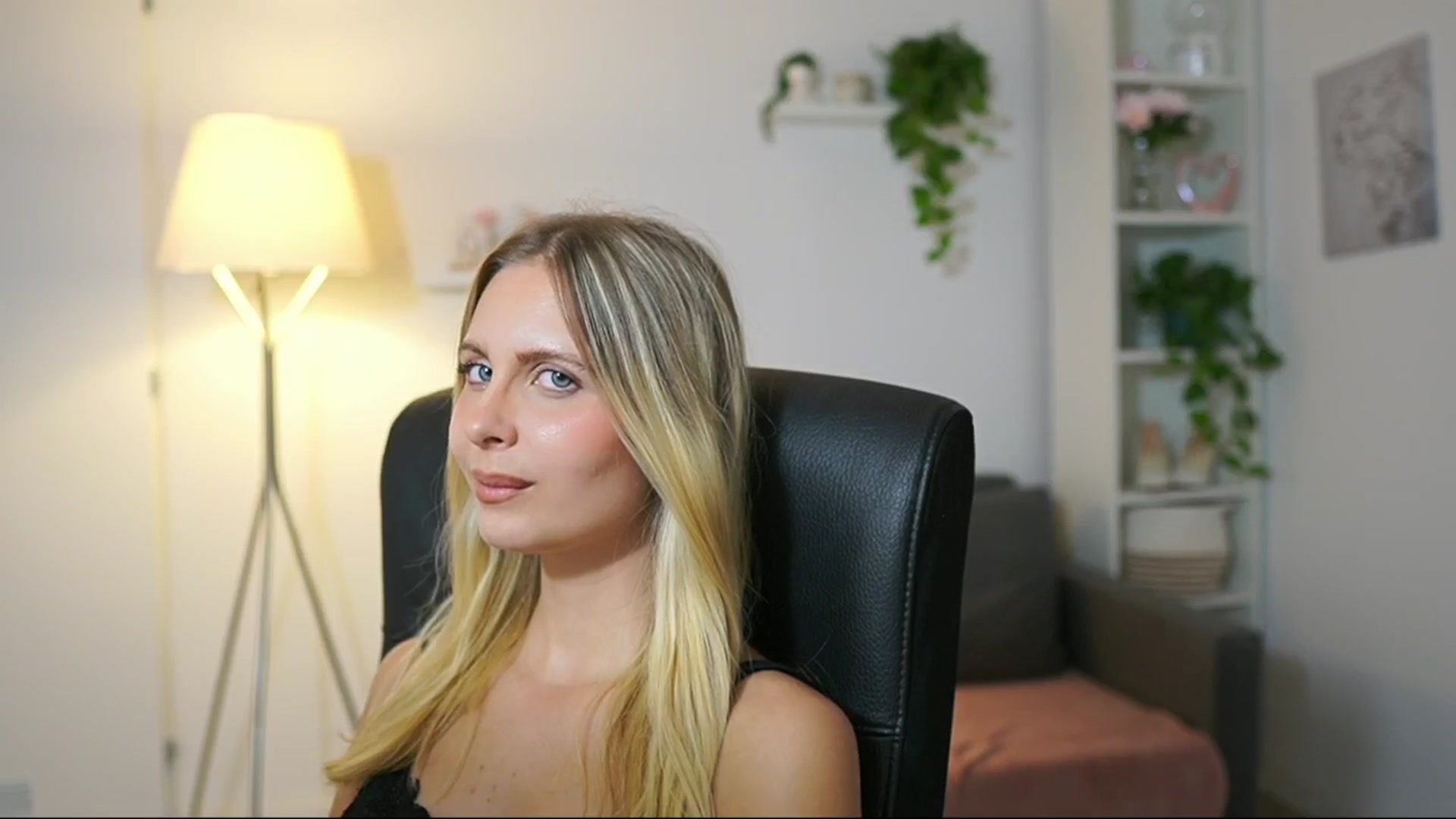 Gallery image thumbnail from Catecrago_'s myfreecams stream on, 08/27/2025, 16:45 image 2 of 20