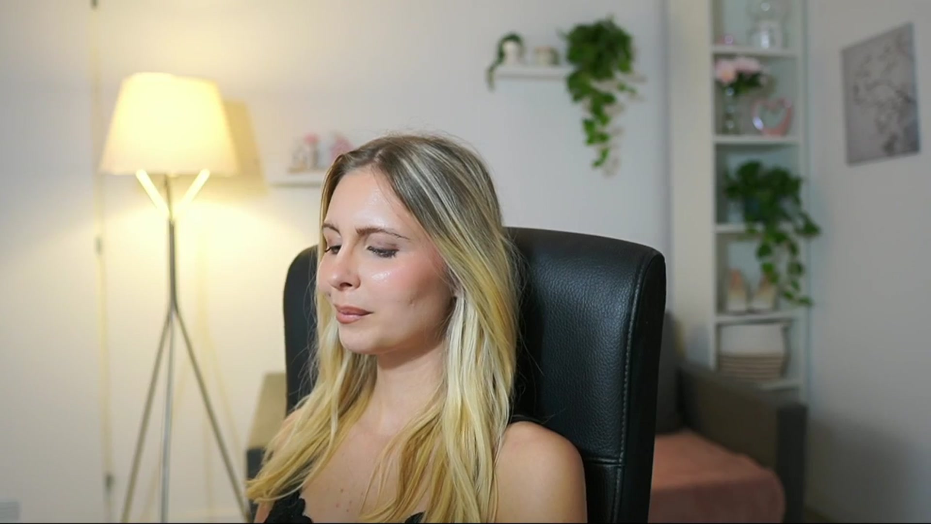Gallery image thumbnail from Catecrago_'s myfreecams stream on, 08/27/2025, 16:45 image 14 of 20