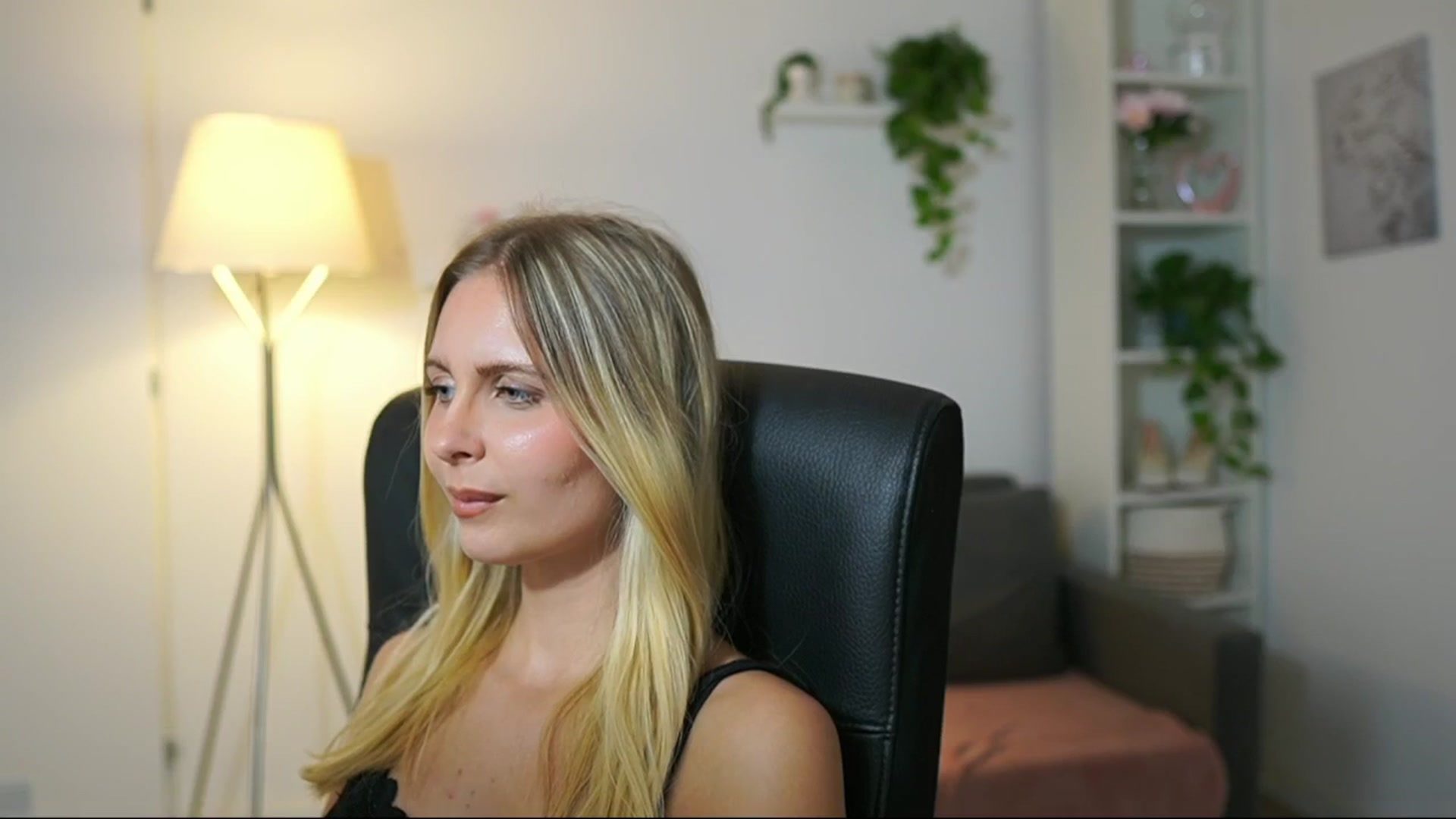 Gallery image thumbnail from Catecrago_'s myfreecams stream on, 08/27/2025, 16:45 image 8 of 20