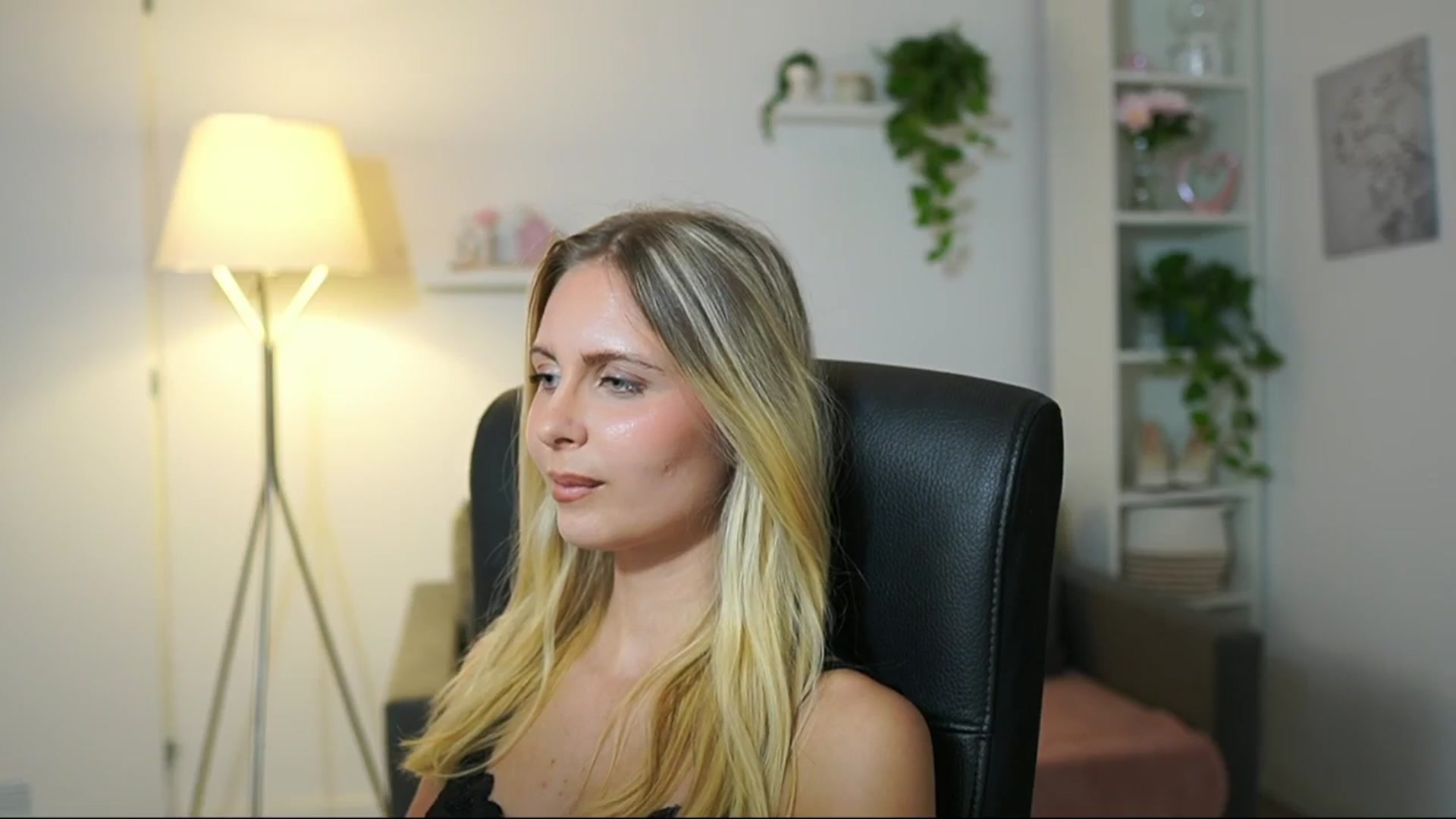 Gallery image thumbnail from Catecrago_'s myfreecams stream on, 08/27/2025, 16:45 image 19 of 20