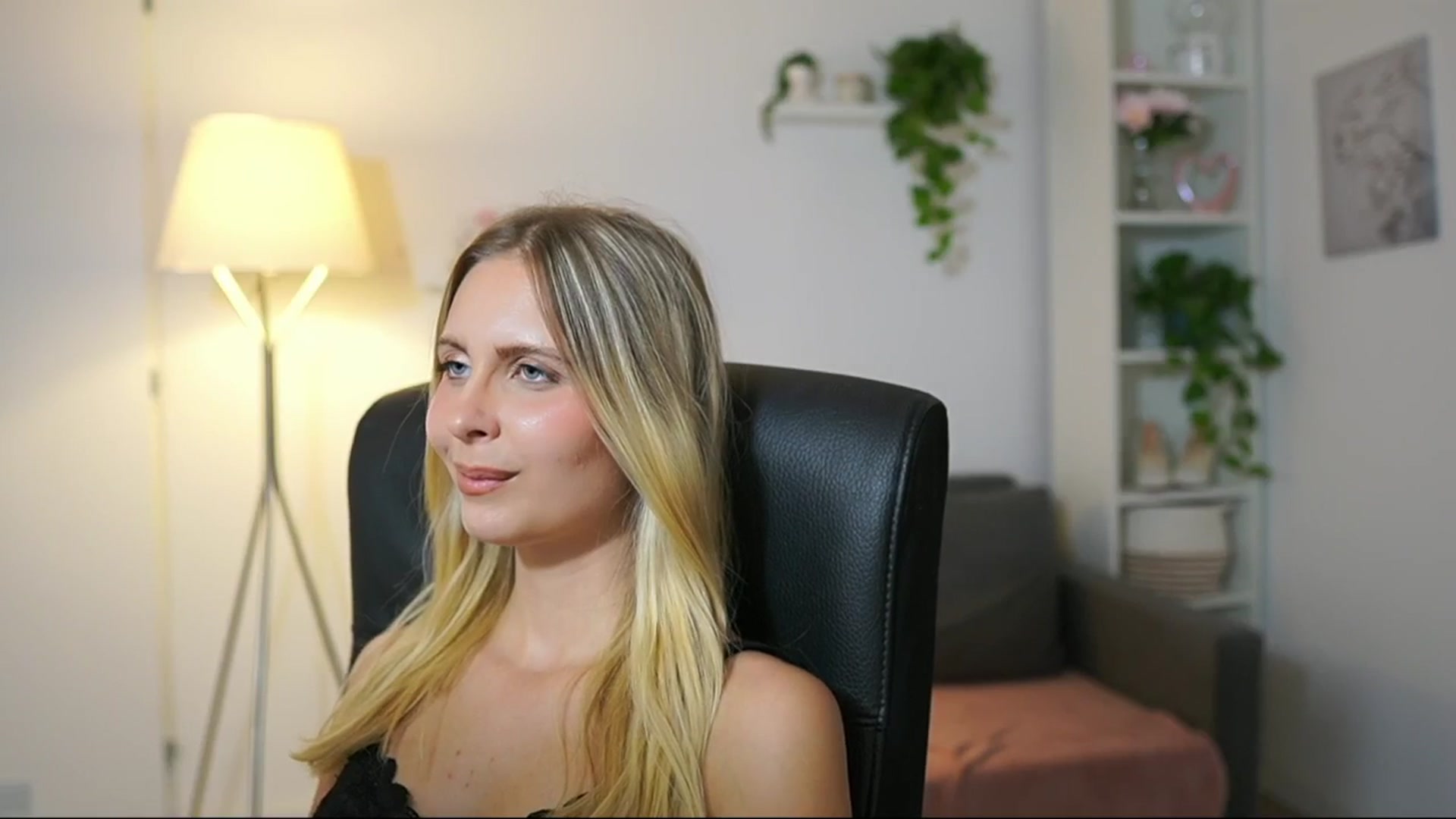 Gallery image thumbnail from Catecrago_'s myfreecams stream on, 08/27/2025, 16:45 image 3 of 20