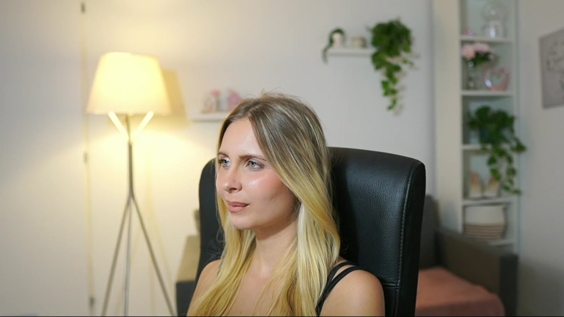 Gallery image thumbnail from Catecrago_'s myfreecams stream on, 08/27/2025, 18:40 image 16 of 20