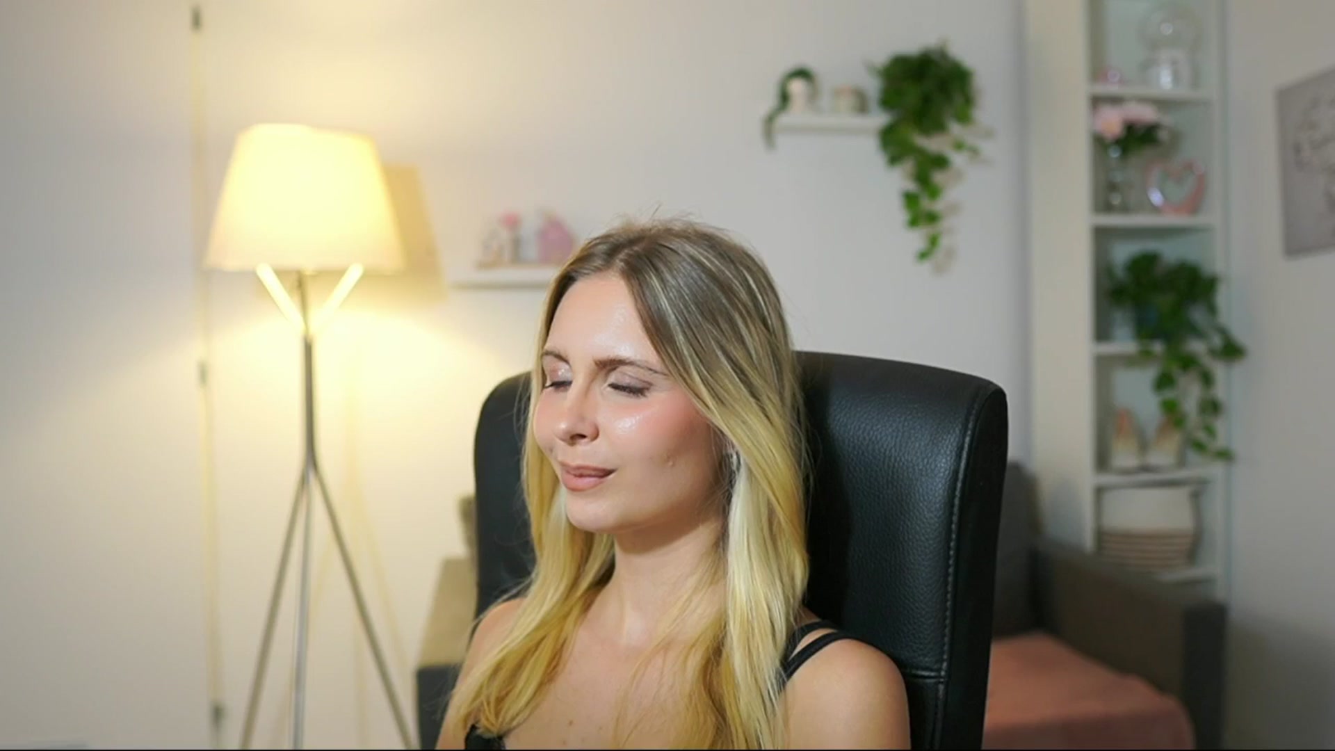 Gallery image thumbnail from Catecrago_'s myfreecams stream on, 08/27/2025, 18:40 image 9 of 20