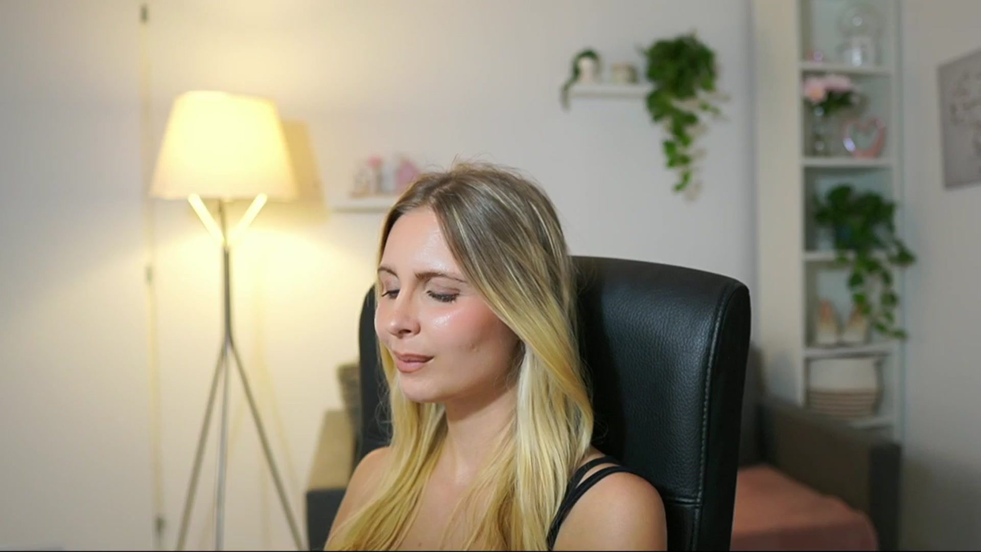 Gallery image thumbnail from Catecrago_'s myfreecams stream on, 08/27/2025, 18:40 image 14 of 20