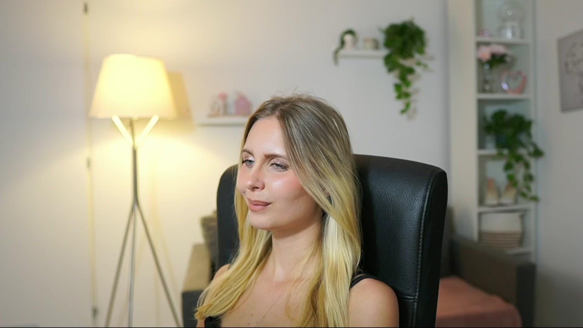 Gallery image thumbnail from Catecrago_'s myfreecams stream on, 08/27/2025, 18:40 image 1 of 20