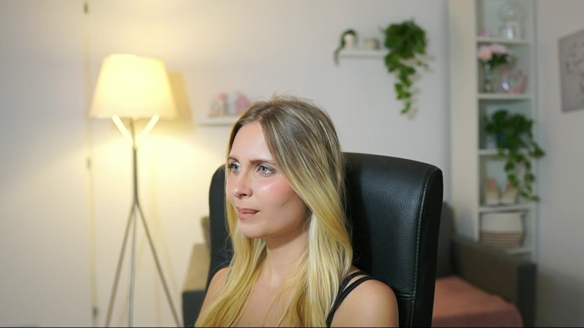Gallery image thumbnail from Catecrago_'s myfreecams stream on, 08/27/2025, 18:40 image 19 of 20