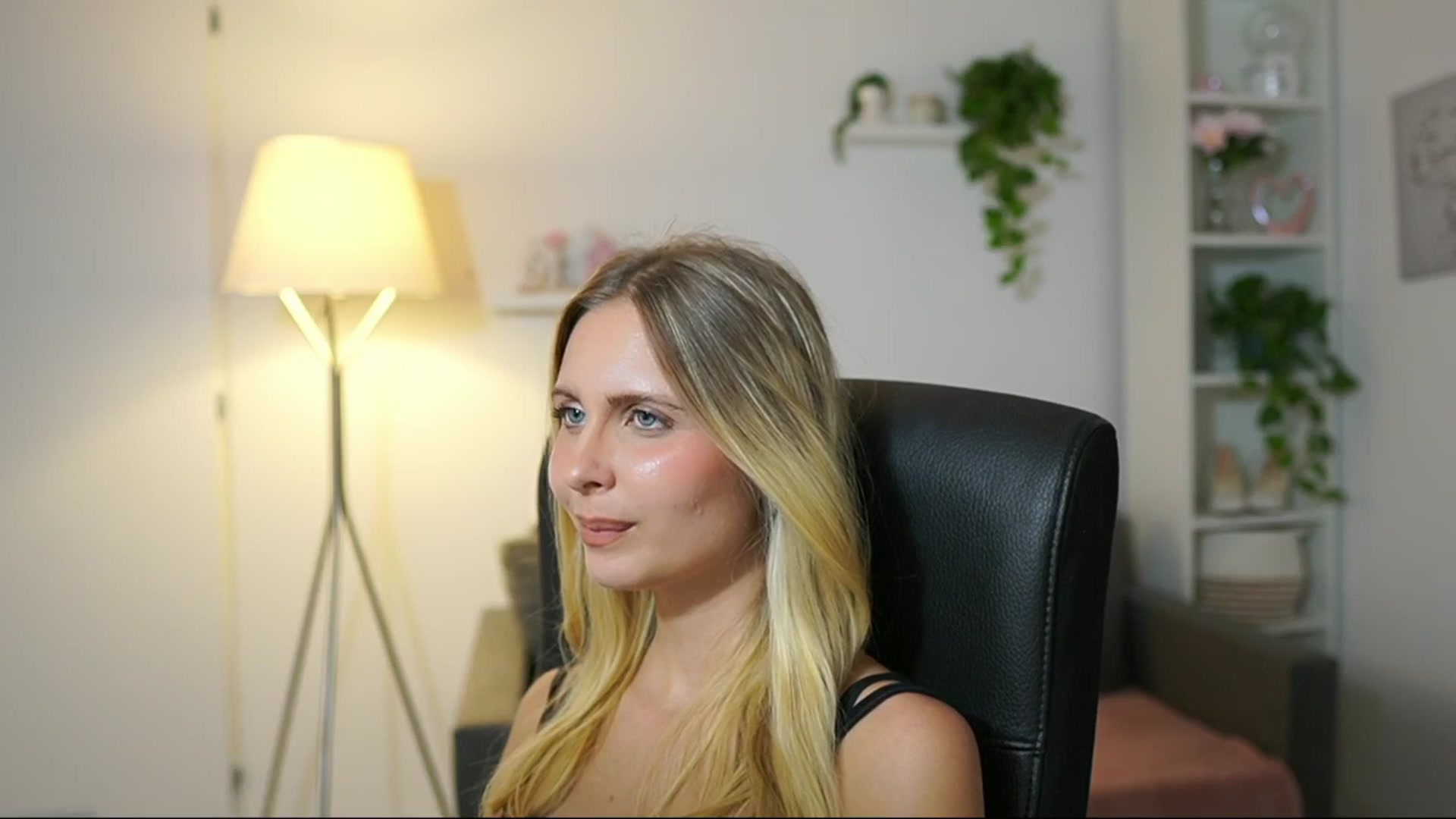 Gallery image thumbnail from Catecrago_'s myfreecams stream on, 08/27/2025, 18:40 image 11 of 20