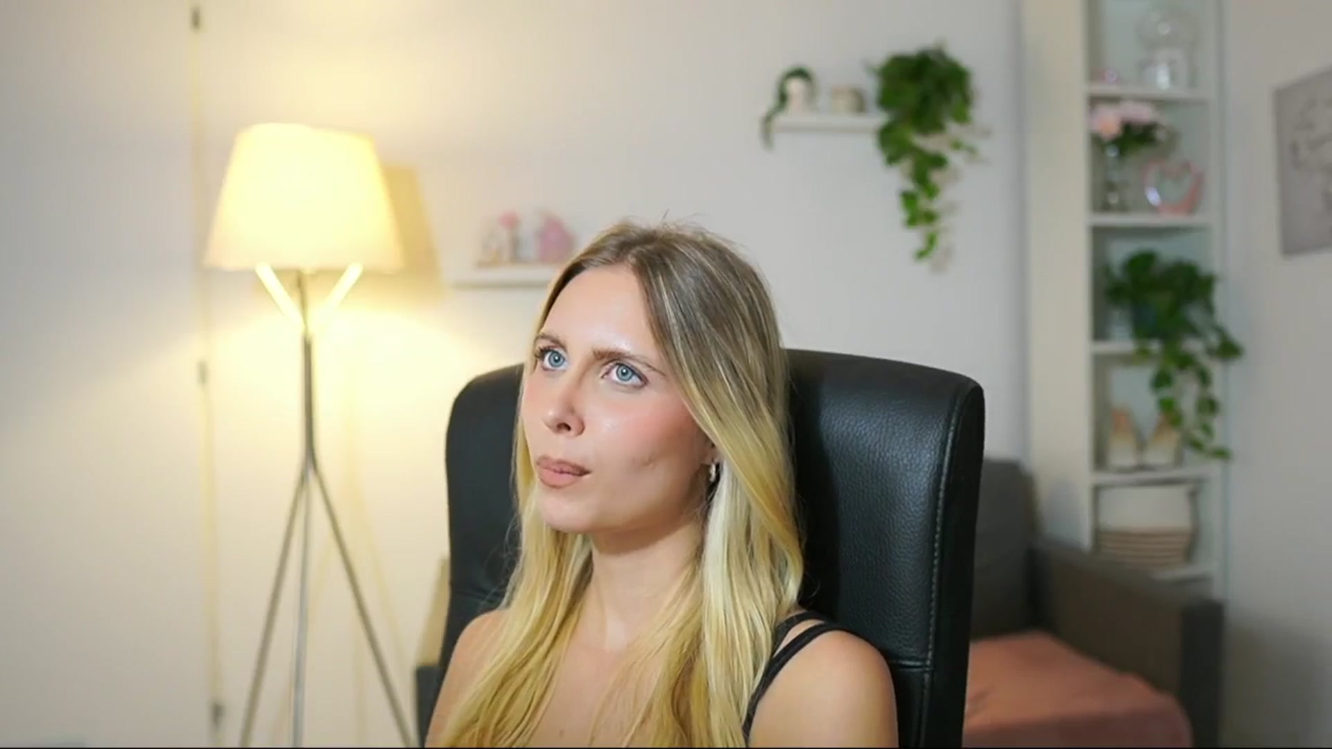 Gallery image thumbnail from Catecrago_'s myfreecams stream on, 08/27/2025, 18:40 image 15 of 20