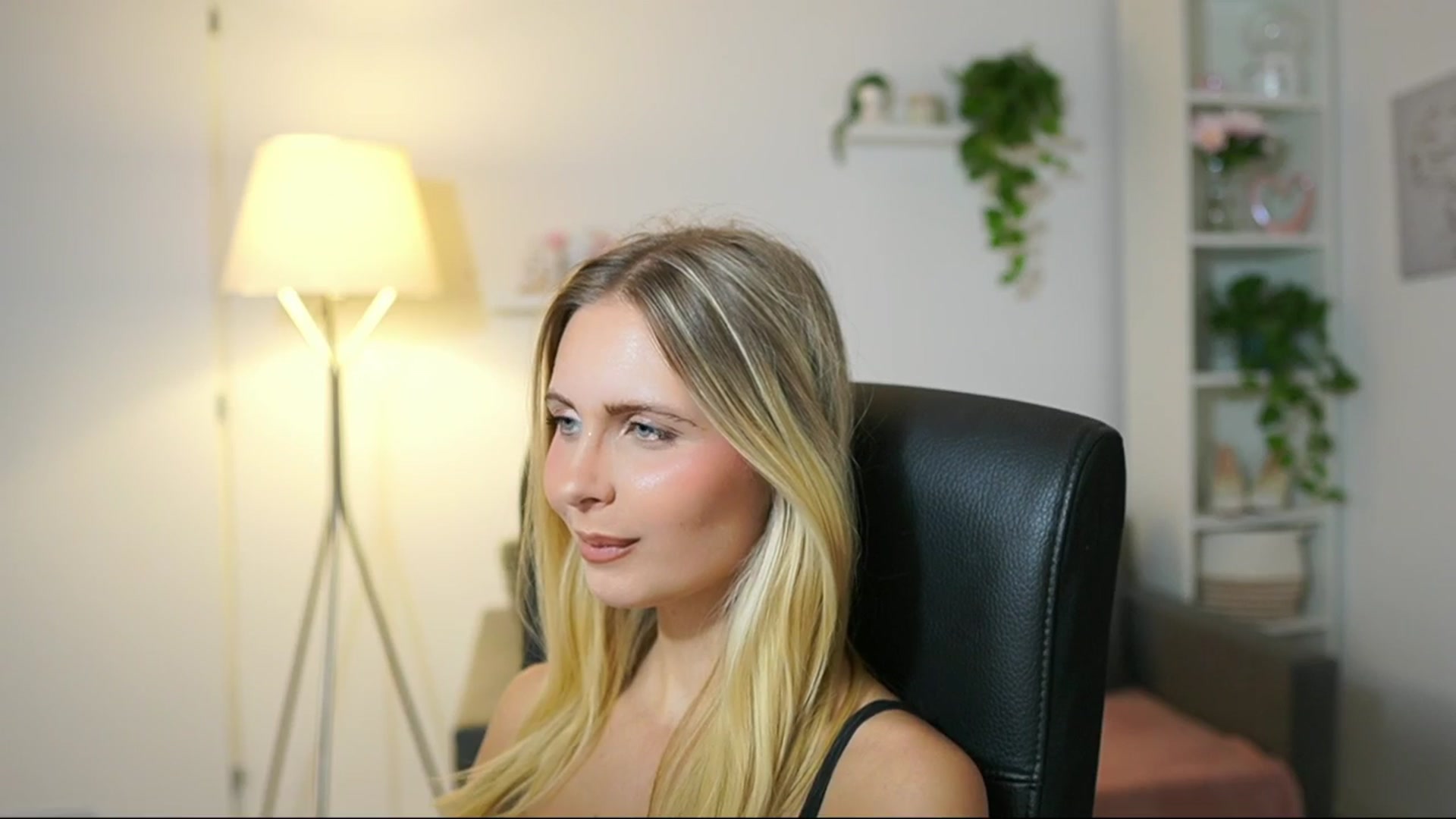 Gallery image thumbnail from Catecrago_'s myfreecams stream on, 08/28/2025, 10:50 image 16 of 20
