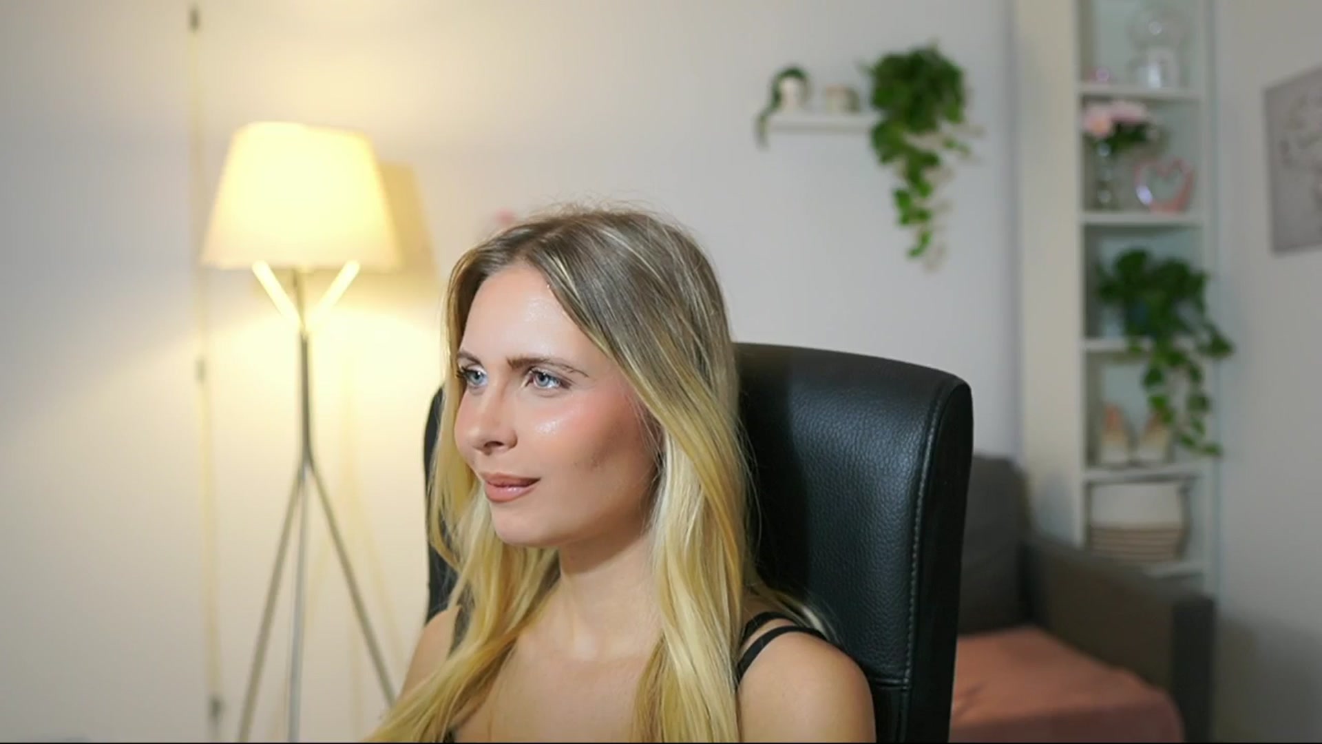 Gallery image thumbnail from Catecrago_'s myfreecams stream on, 08/28/2025, 10:50 image 7 of 20