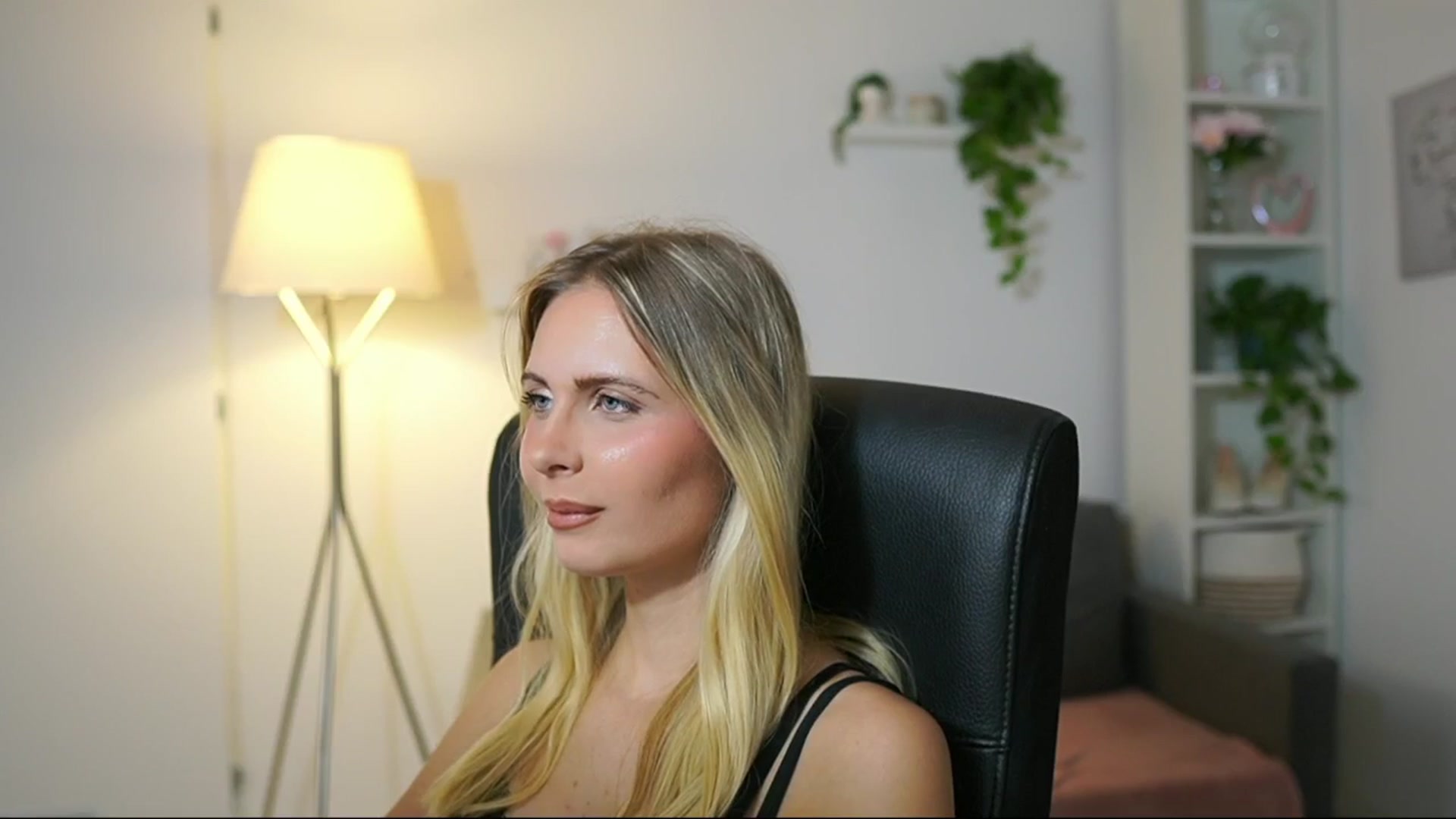Gallery image thumbnail from Catecrago_'s myfreecams stream on, 08/28/2025, 10:50 image 6 of 20