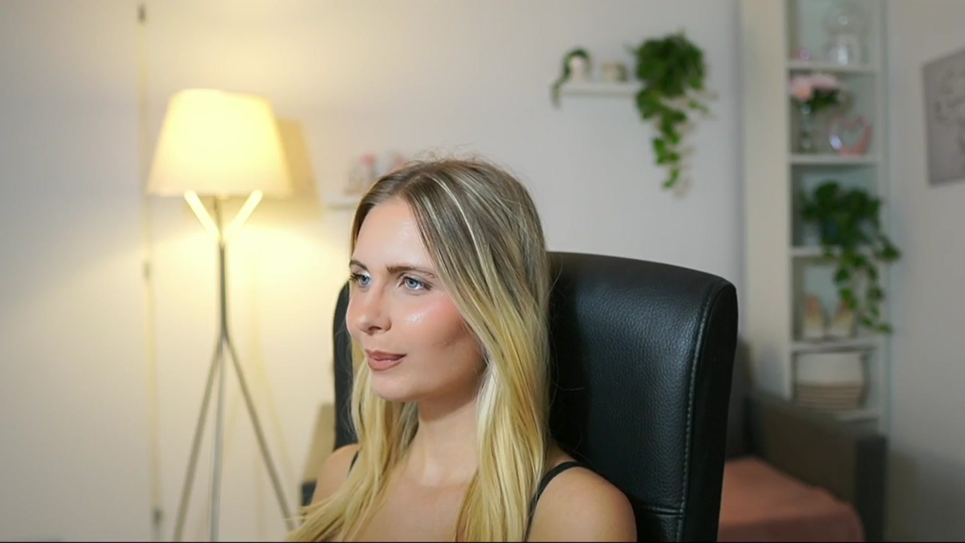 Gallery image thumbnail from Catecrago_'s myfreecams stream on, 08/28/2025, 10:50 image 18 of 20