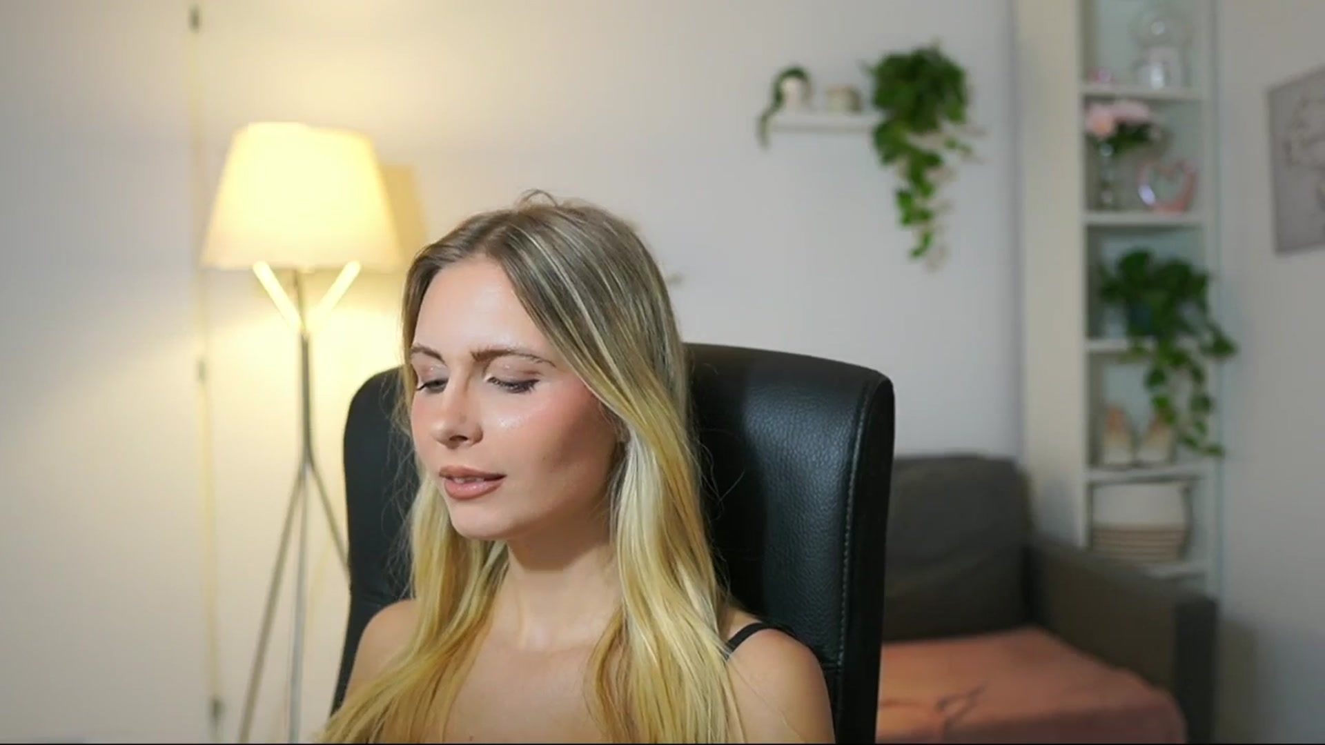 Gallery image thumbnail from Catecrago_'s myfreecams stream on, 08/28/2025, 10:50 image 12 of 20