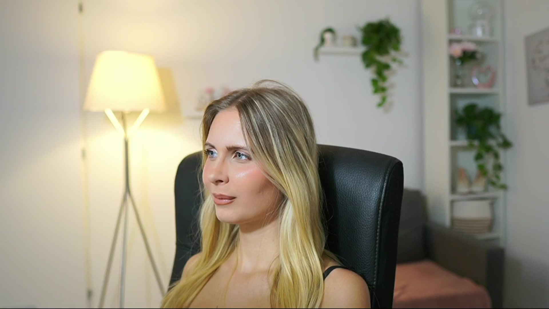 Gallery image thumbnail from Catecrago_'s myfreecams stream on, 08/28/2025, 10:50 image 11 of 20