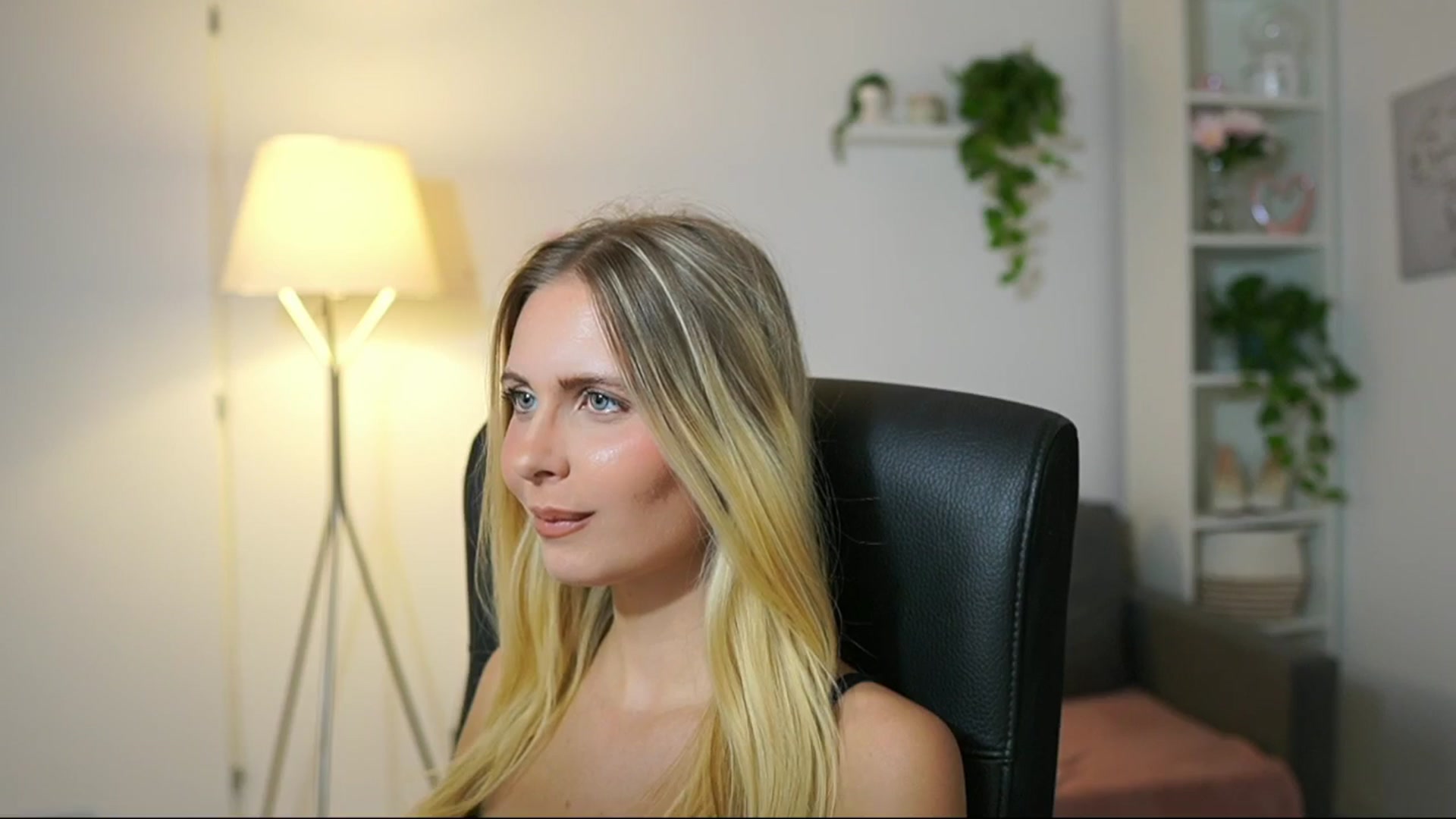 Gallery image thumbnail from Catecrago_'s myfreecams stream on, 08/28/2025, 10:50 image 15 of 20