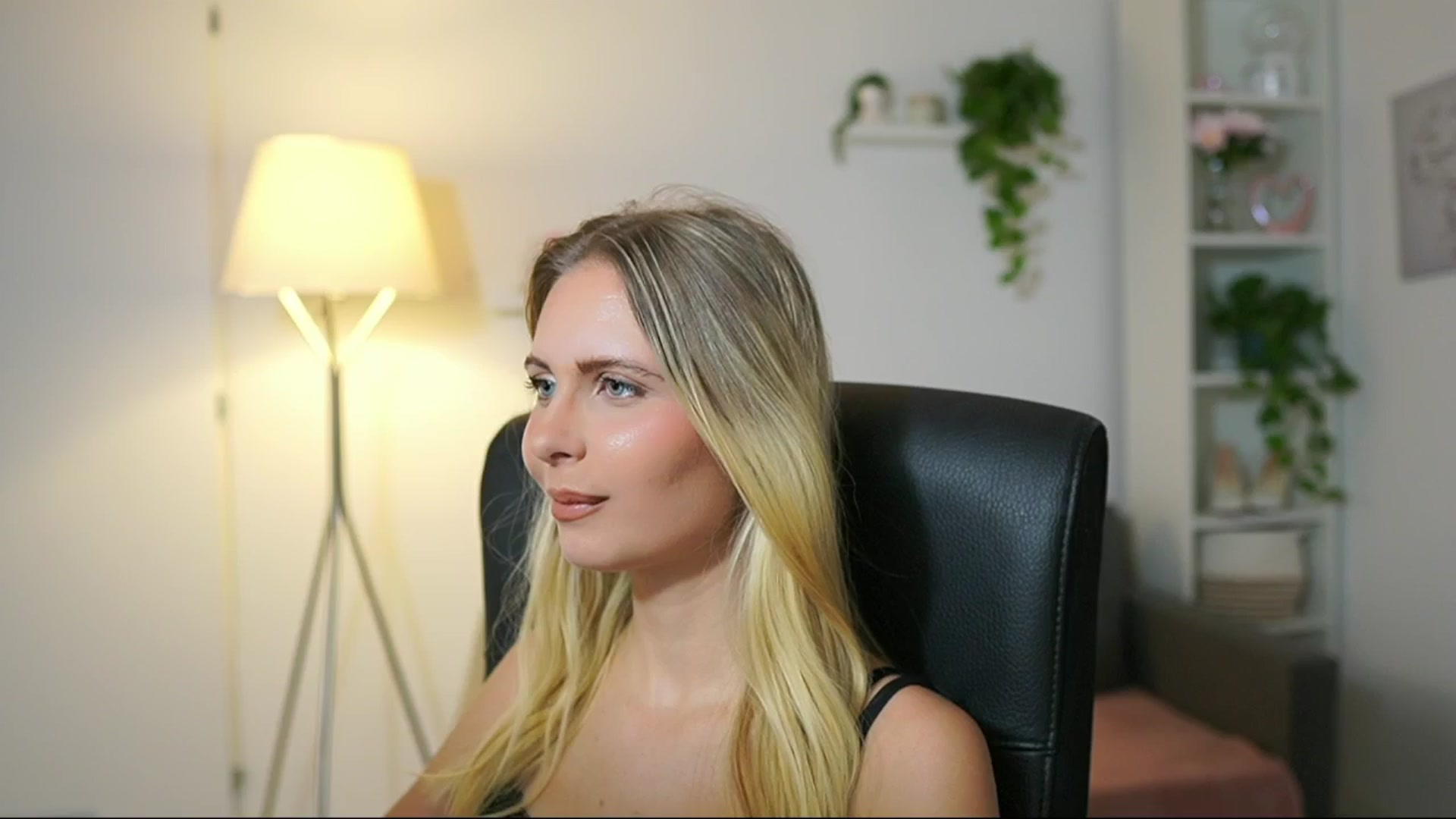 Gallery image thumbnail from Catecrago_'s myfreecams stream on, 08/28/2025, 10:50 image 1 of 20