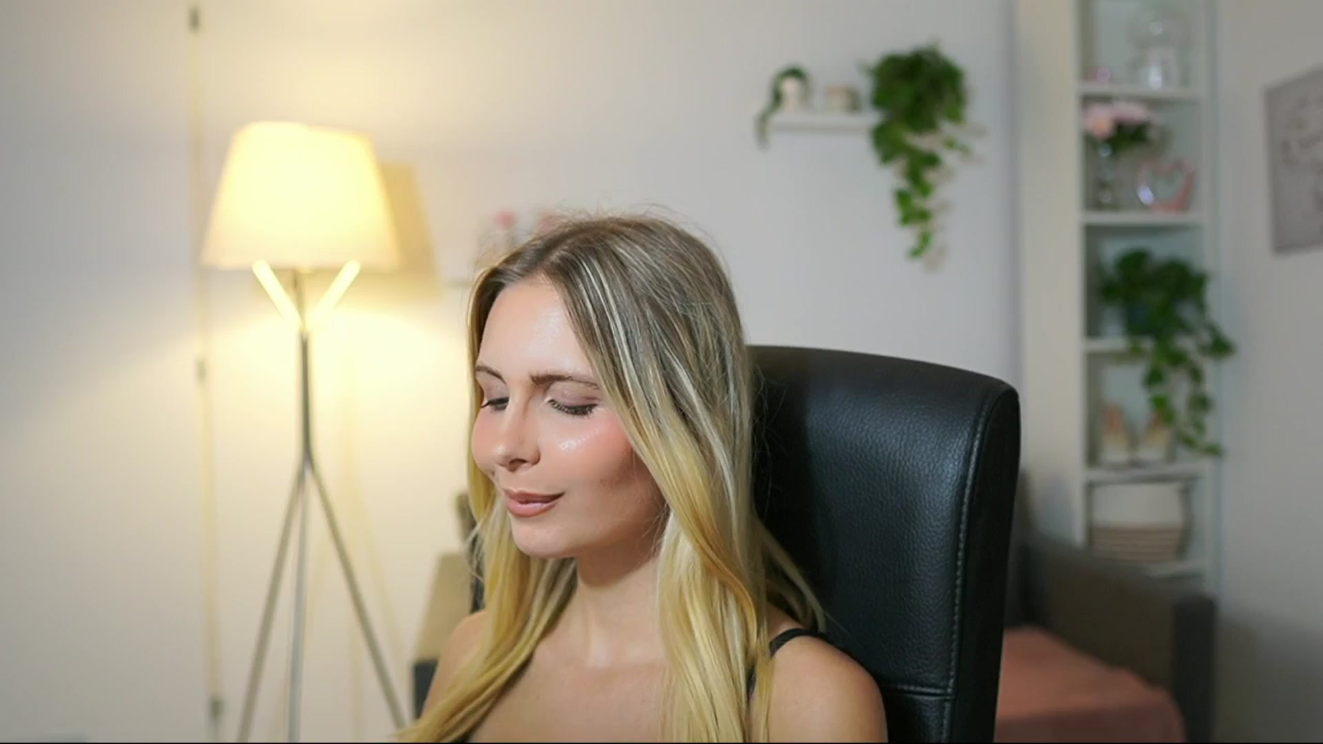 Gallery image thumbnail from Catecrago_'s myfreecams stream on, 08/28/2025, 11:44 image 13 of 20