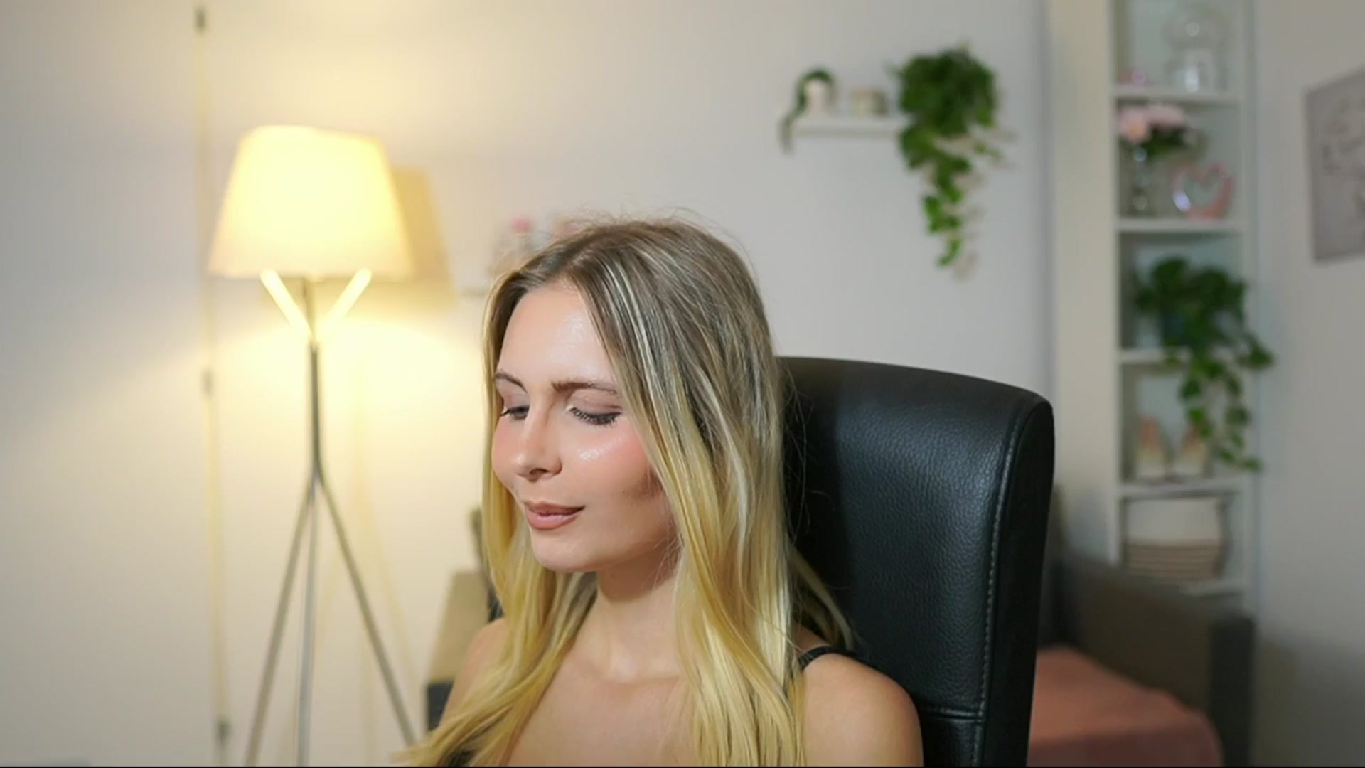 Gallery image thumbnail from Catecrago_'s myfreecams stream on, 08/28/2025, 11:44 image 11 of 20
