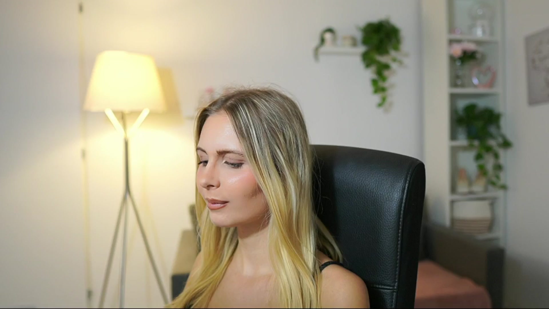 Gallery image thumbnail from Catecrago_'s myfreecams stream on, 08/28/2025, 11:44 image 8 of 20