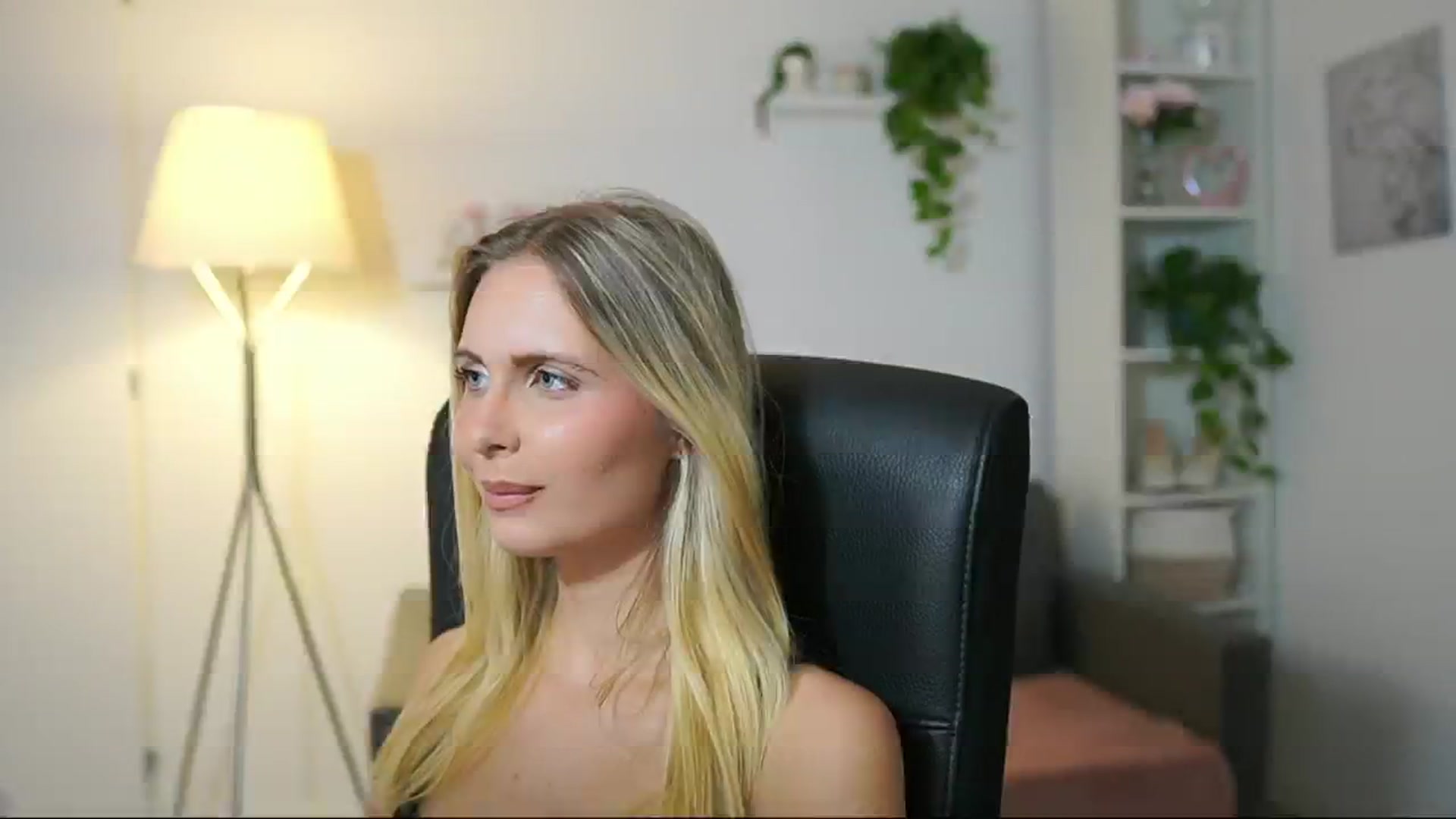 Gallery image thumbnail from Catecrago_'s myfreecams stream on, 08/28/2025, 14:16 image 14 of 20