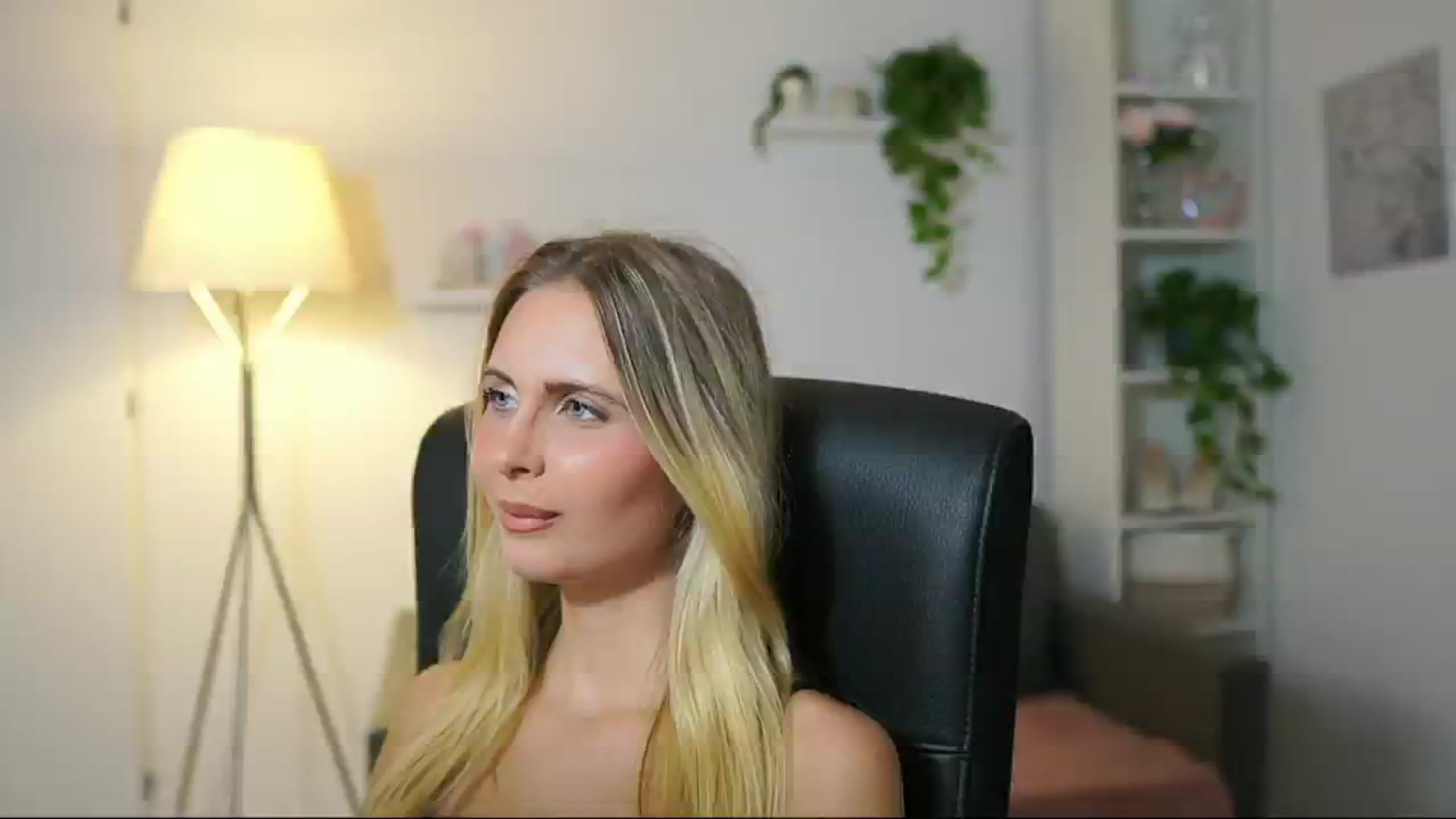 Gallery image thumbnail from Catecrago_'s myfreecams stream on, 08/28/2025, 14:16 image 9 of 20