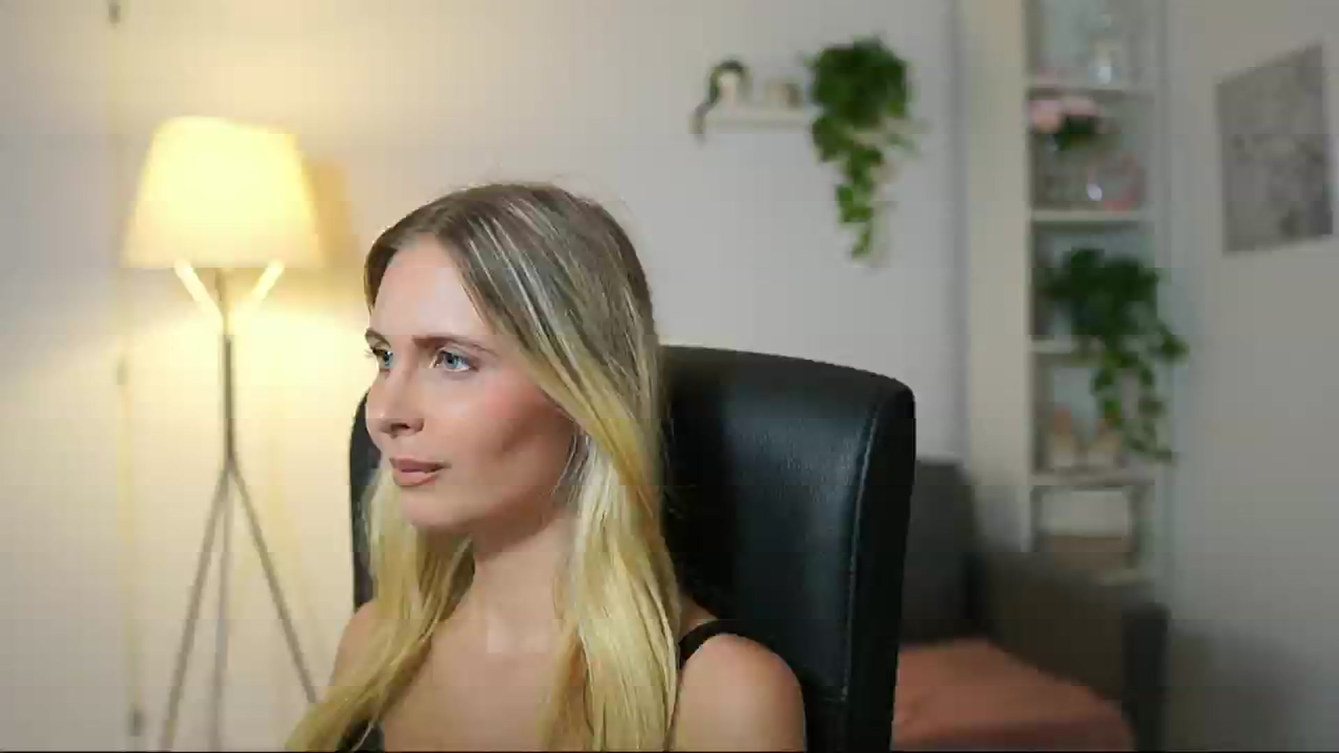 Gallery image thumbnail from Catecrago_'s myfreecams stream on, 08/28/2025, 14:16 image 1 of 20
