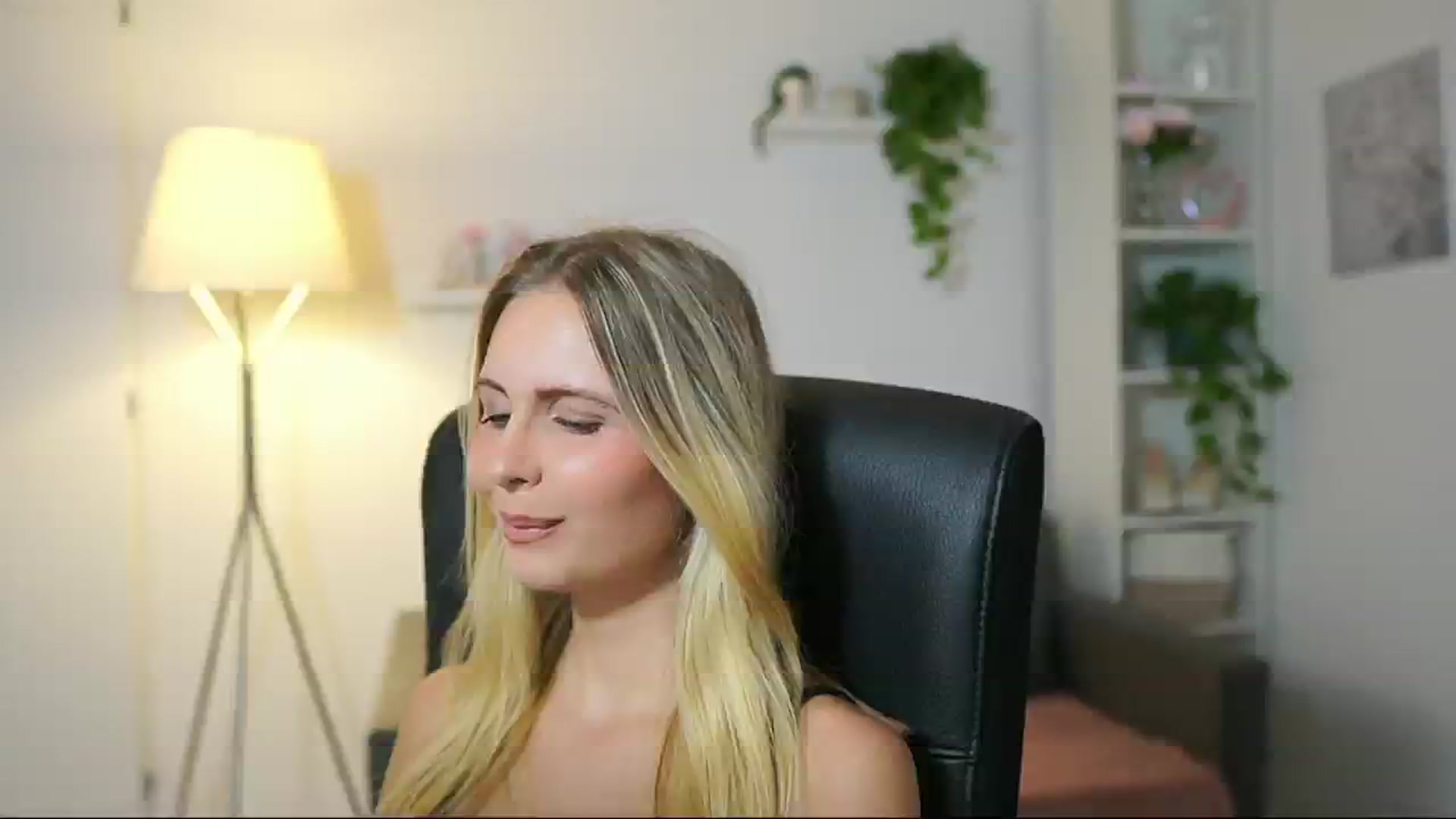 Gallery image thumbnail from Catecrago_'s myfreecams stream on, 08/28/2025, 14:16 image 8 of 20