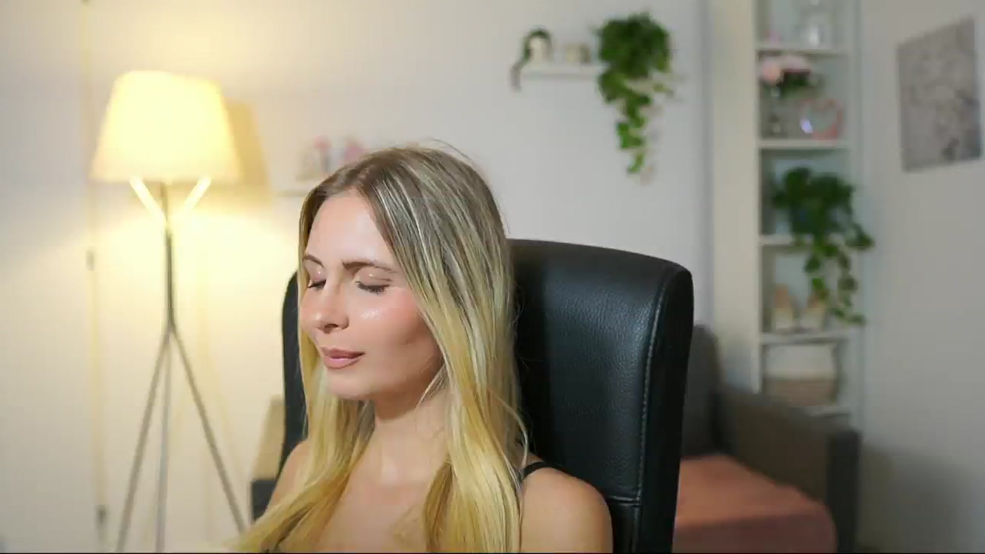 Gallery image thumbnail from Catecrago_'s myfreecams stream on, 08/28/2025, 14:16 image 20 of 20