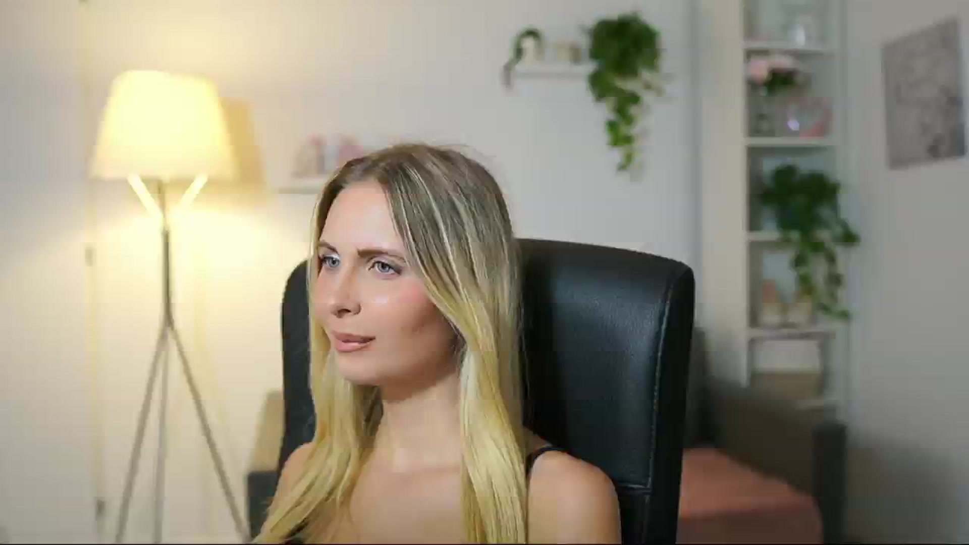 Gallery image thumbnail from Catecrago_'s myfreecams stream on, 08/28/2025, 14:16 image 10 of 20