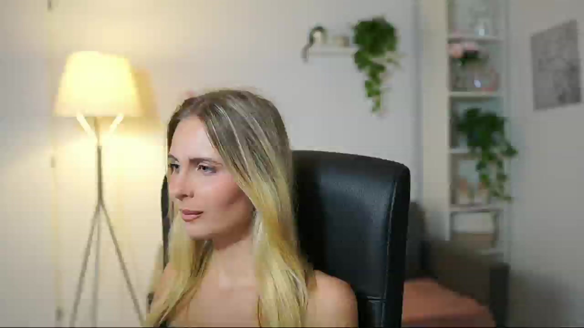 Gallery image thumbnail from Catecrago_'s myfreecams stream on, 08/28/2025, 14:16 image 5 of 20