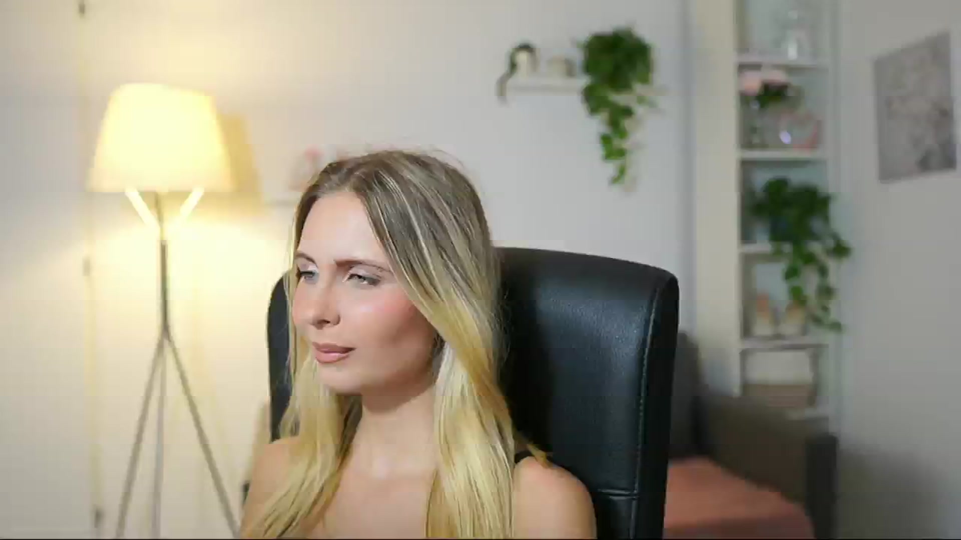 Gallery image thumbnail from Catecrago_'s myfreecams stream on, 08/28/2025, 14:16 image 7 of 20