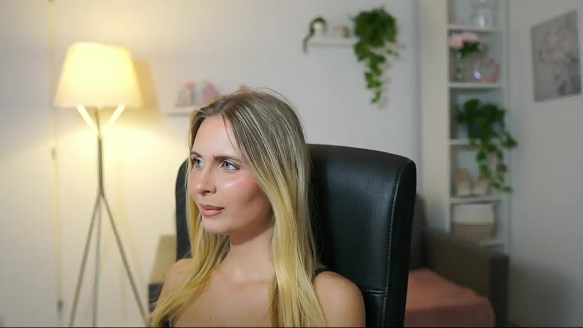 Gallery image thumbnail from Catecrago_'s myfreecams stream on, 08/28/2025, 14:16 image 16 of 20