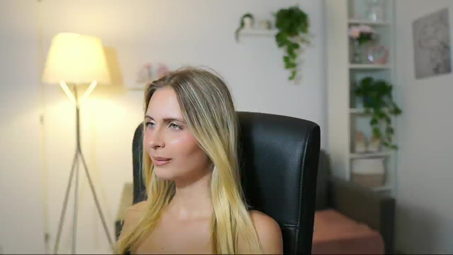 Gallery image thumbnail from Catecrago_'s myfreecams stream on, 08/28/2025, 14:16 image 15 of 20