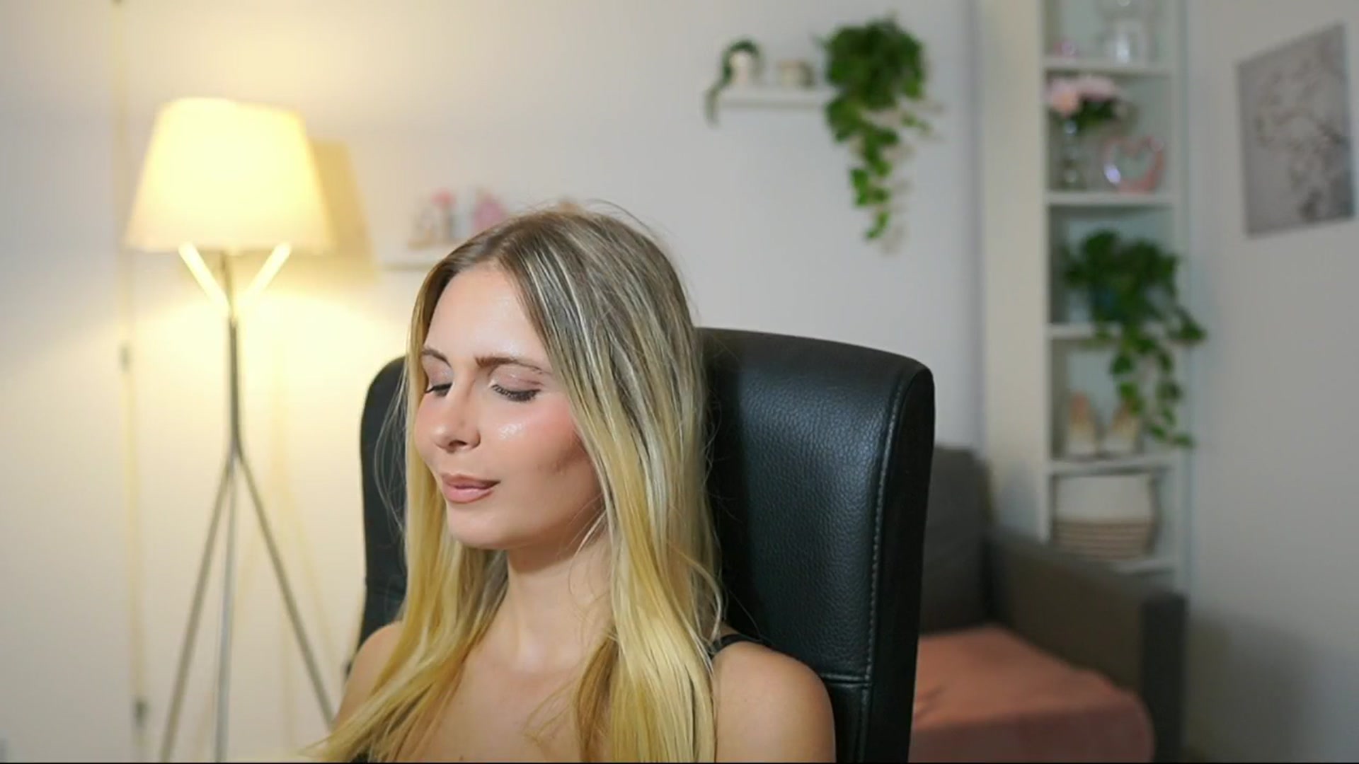 Gallery image thumbnail from Catecrago_'s myfreecams stream on, 08/28/2025, 14:37 image 7 of 20
