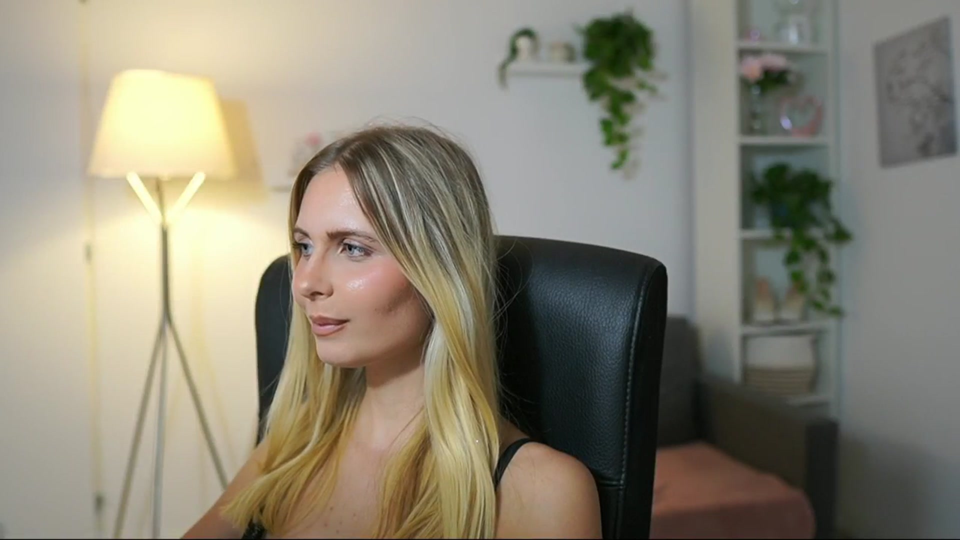 Gallery image thumbnail from Catecrago_'s myfreecams stream on, 08/28/2025, 14:37 image 16 of 20