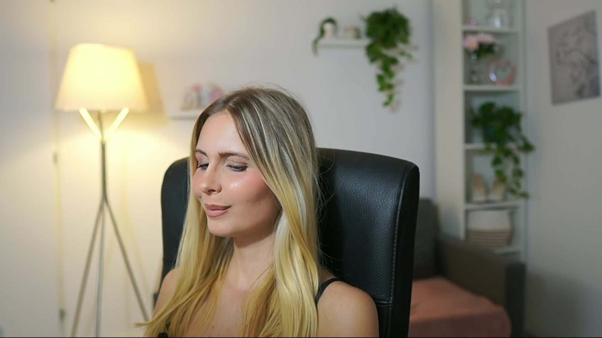 Gallery image thumbnail from Catecrago_'s myfreecams stream on, 08/28/2025, 14:37 image 20 of 20