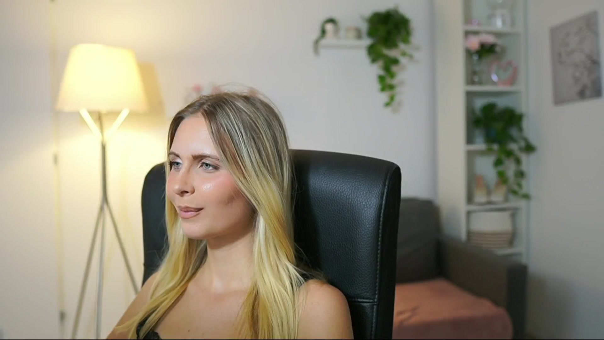 Gallery image thumbnail from Catecrago_'s myfreecams stream on, 08/28/2025, 15:35 image 13 of 20