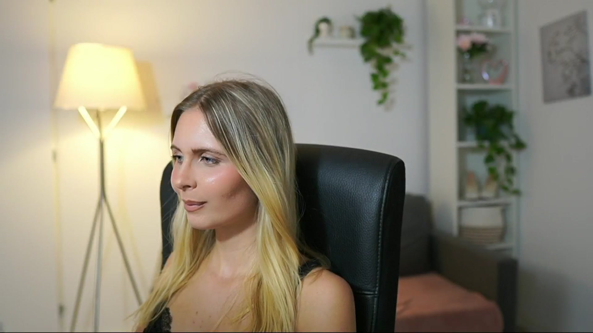 Gallery image thumbnail from Catecrago_'s myfreecams stream on, 08/28/2025, 15:35 image 6 of 20