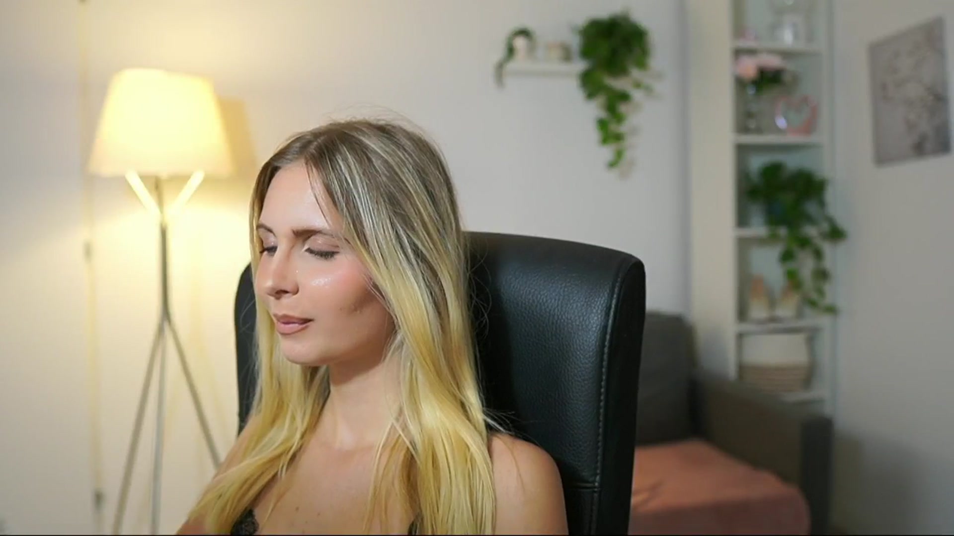 Gallery image thumbnail from Catecrago_'s myfreecams stream on, 08/28/2025, 15:35 image 16 of 20