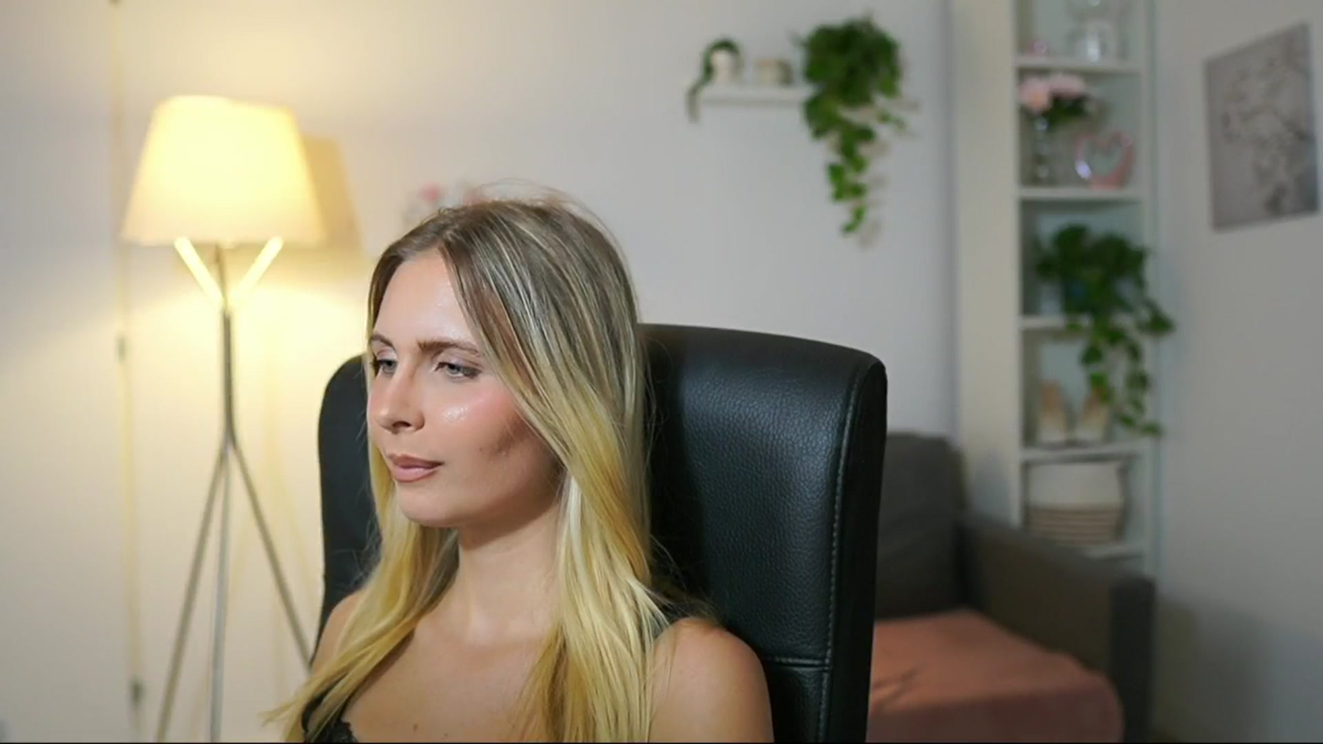 Gallery image thumbnail from Catecrago_'s myfreecams stream on, 08/28/2025, 15:35 image 14 of 20