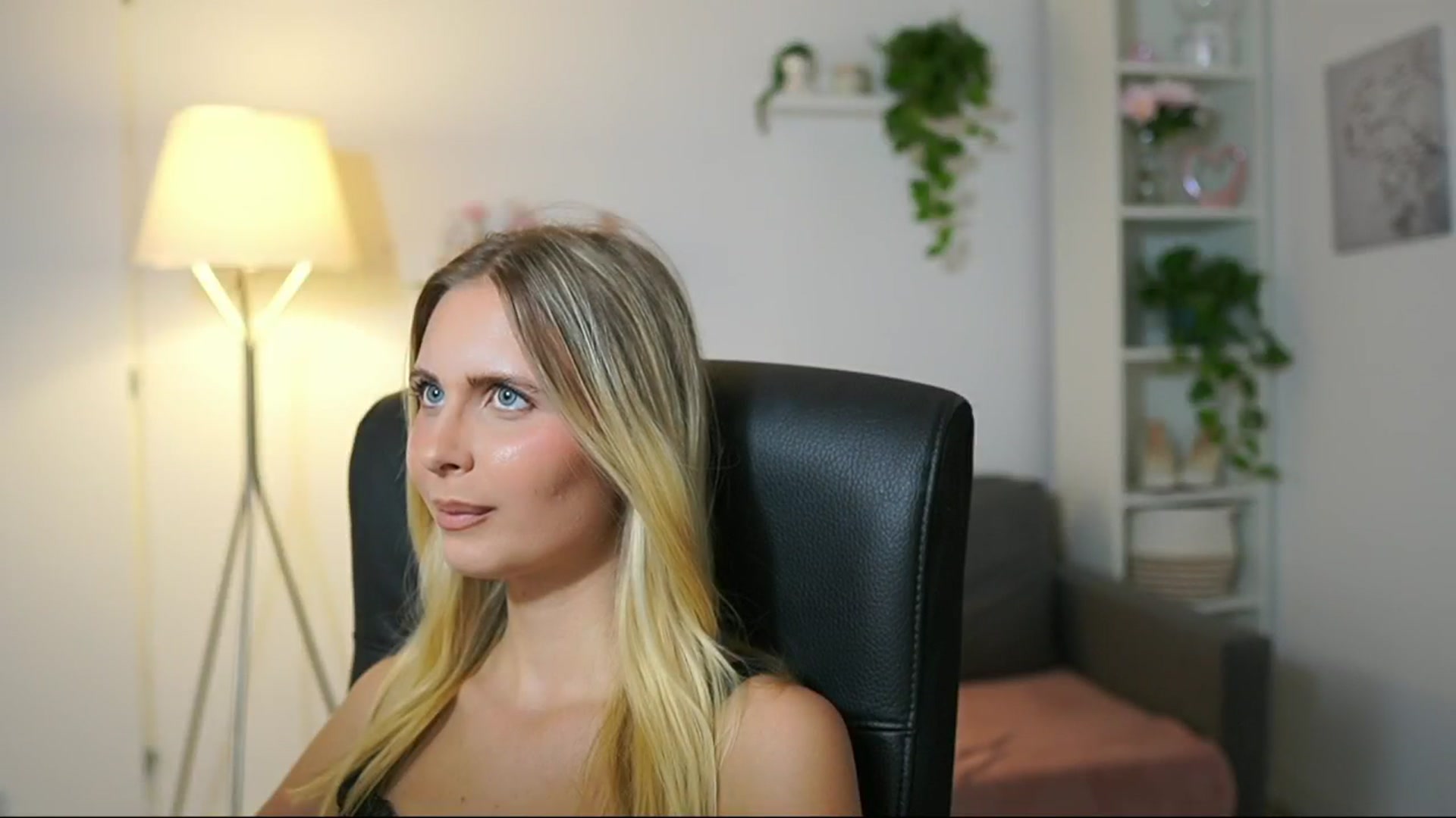 Gallery image thumbnail from Catecrago_'s myfreecams stream on, 08/28/2025, 15:35 image 11 of 20