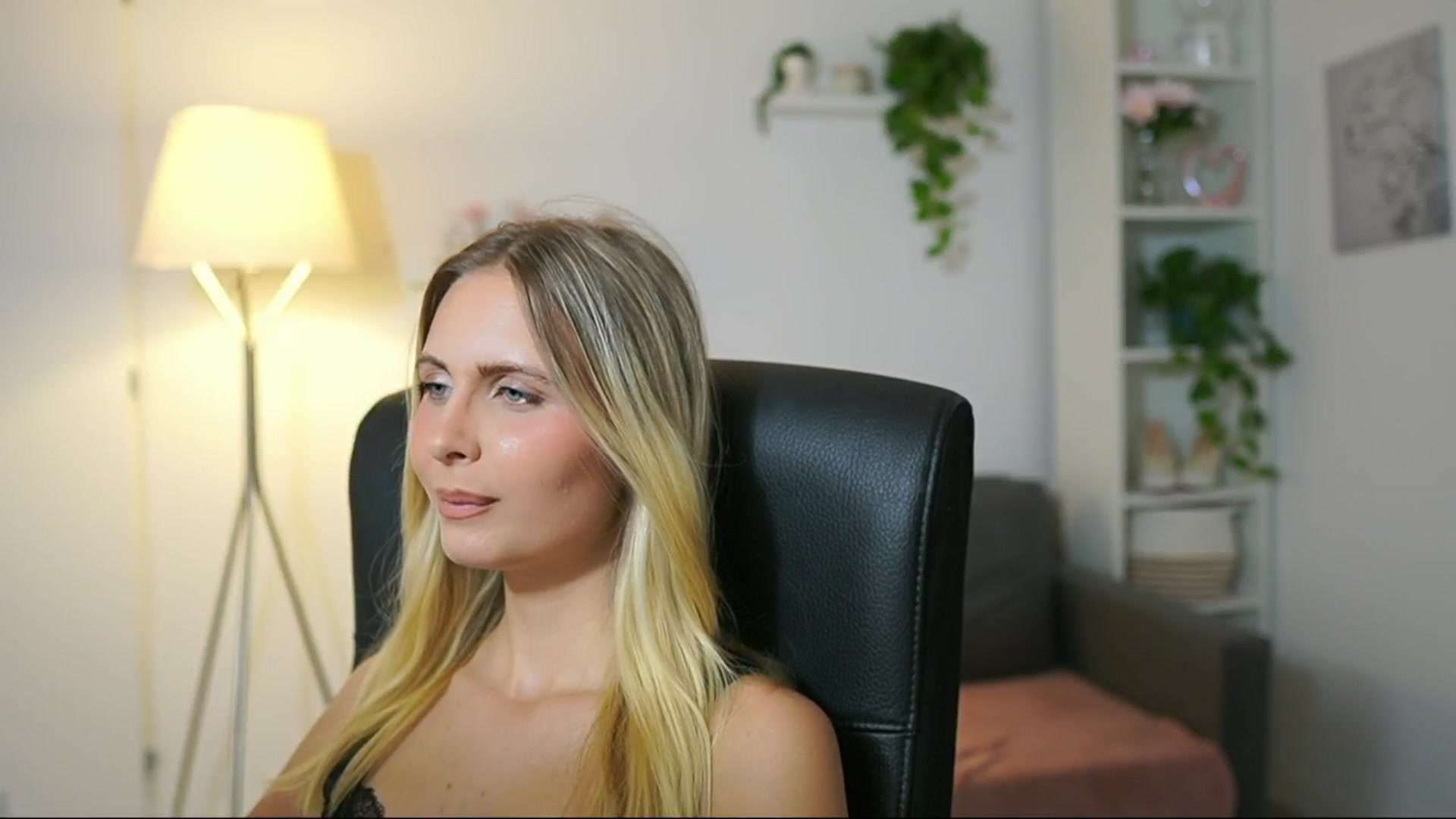 Gallery image thumbnail from Catecrago_'s myfreecams stream on, 08/28/2025, 15:35 image 10 of 20